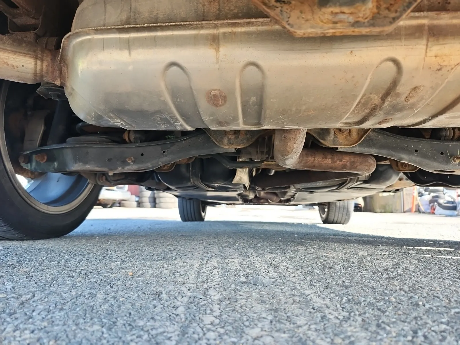 Undercarriage - Rear Photo