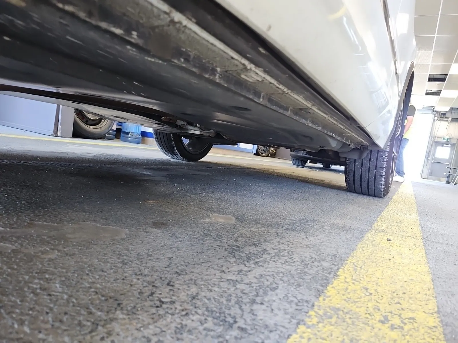 Undercarriage - Driver Photo