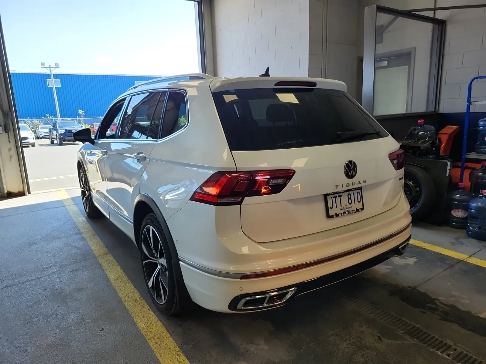 Driver Rear 3/4 Photo