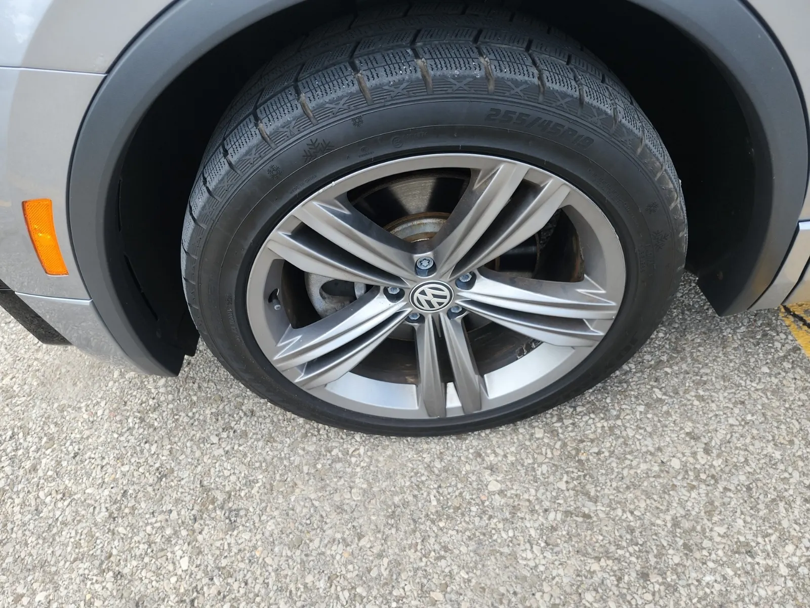 Front driver wheel/tire photo