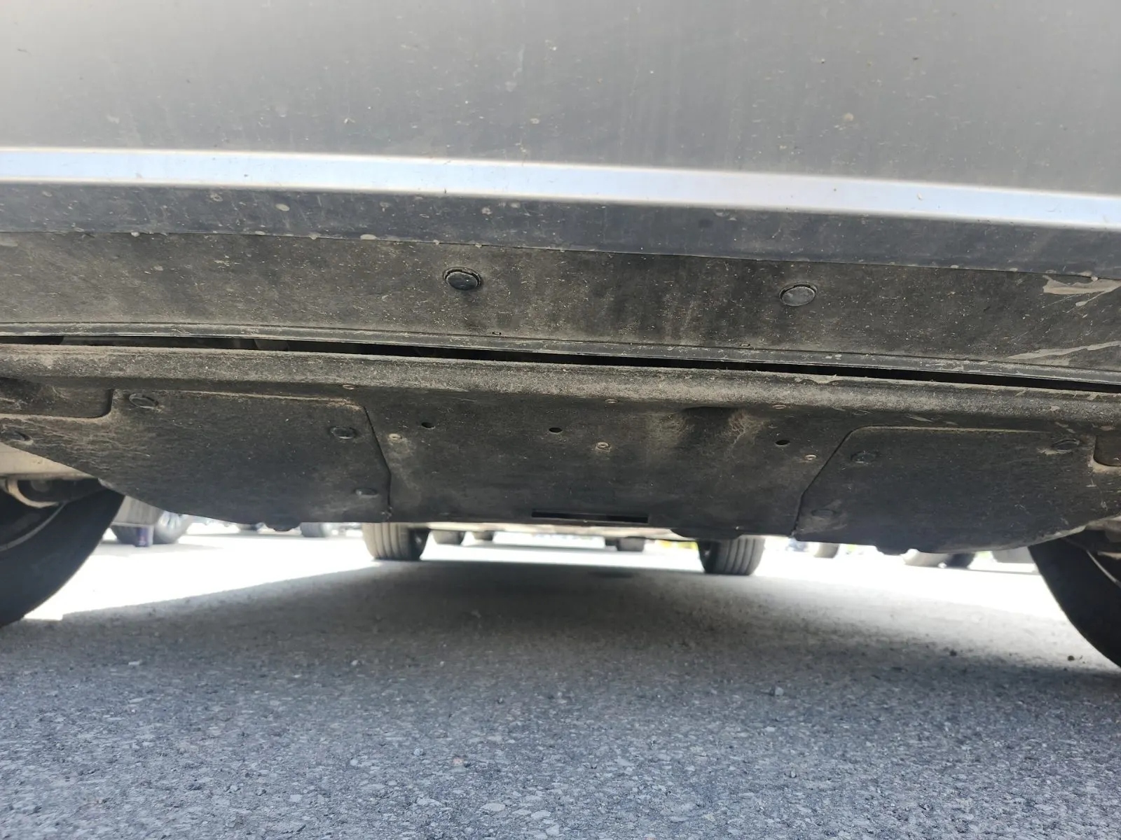 Undercarriage - Rear Photo