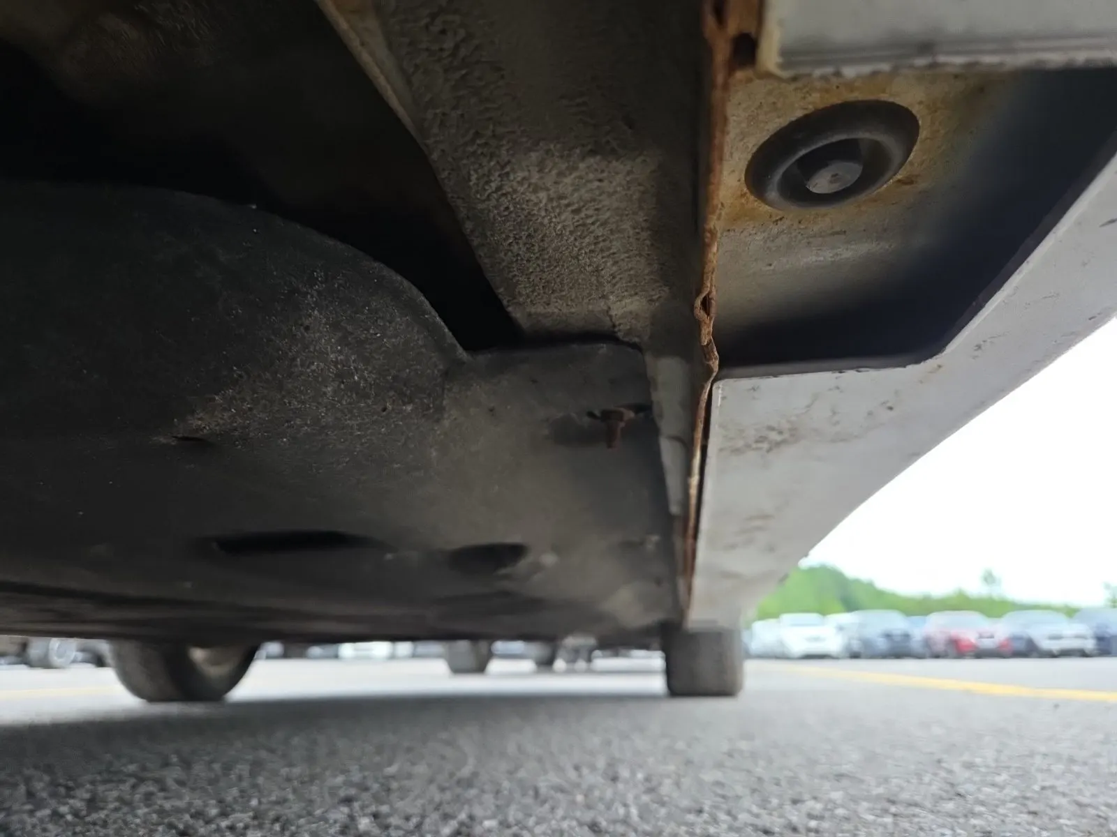 Undercarriage - Passenger Photo