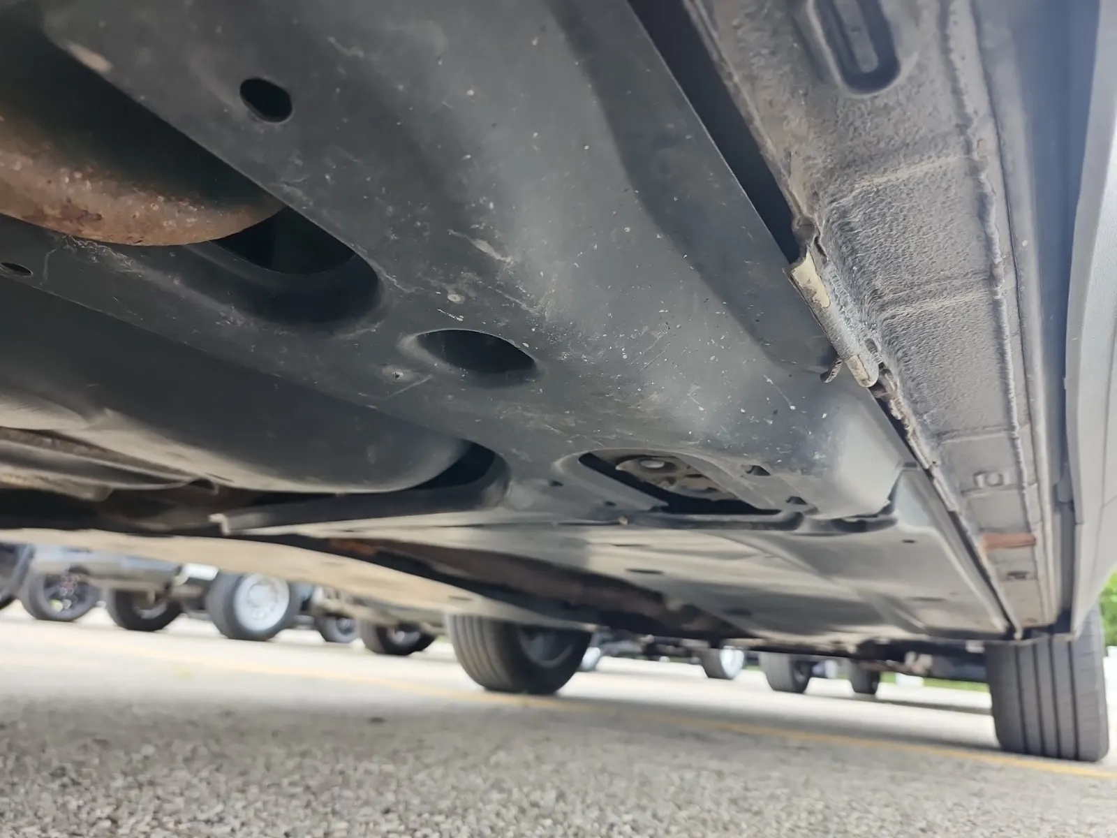Undercarriage - Passenger Photo