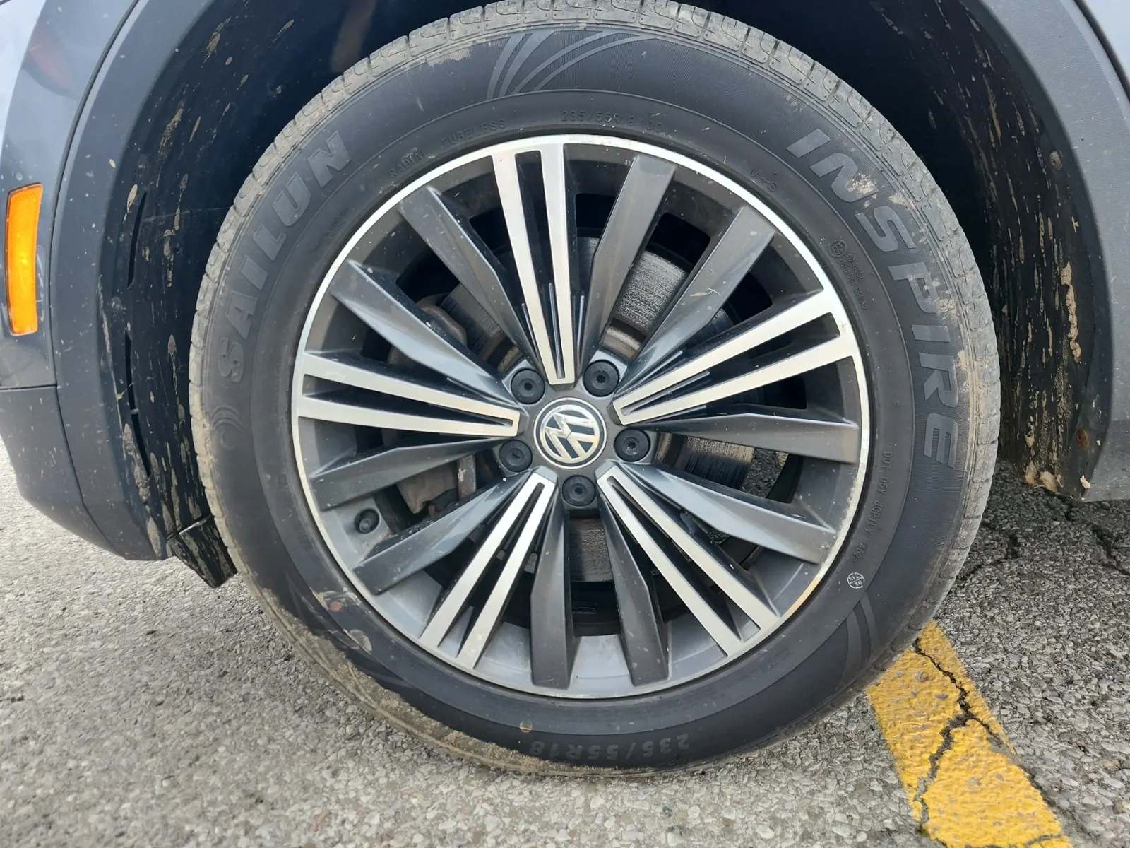 Front driver wheel/tire photo