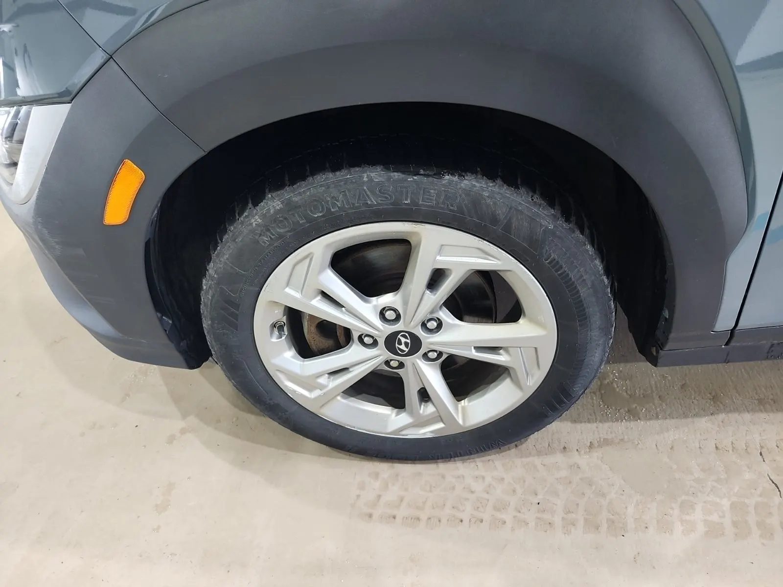 Front driver wheel/tire photo