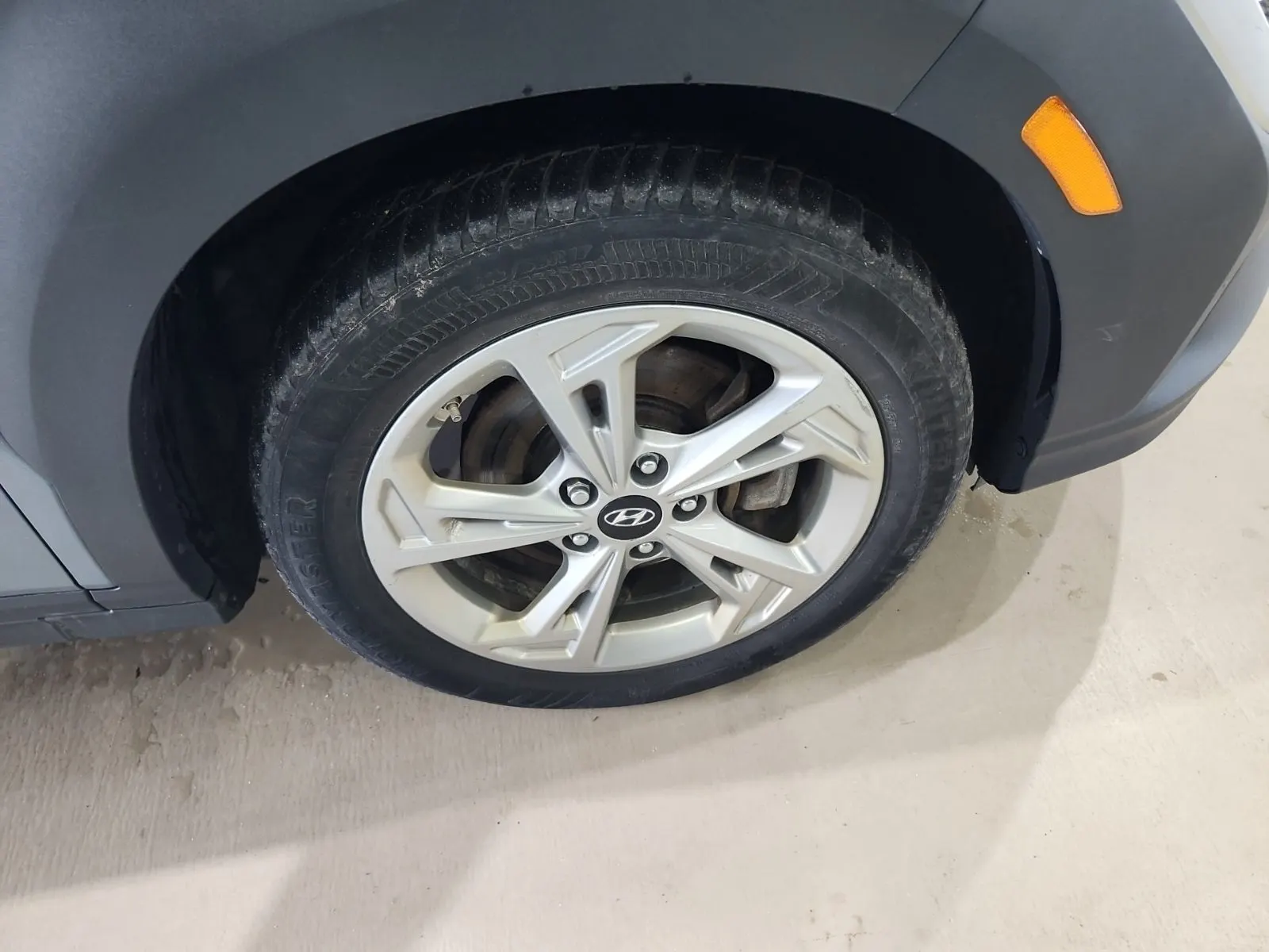 Right Front Wheel/Tire Photo