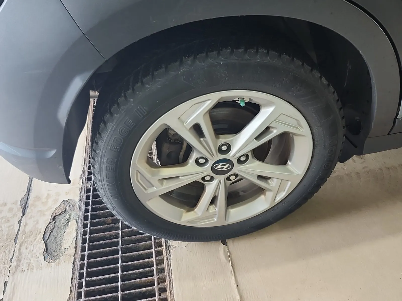 Right Rear Wheel/Tire Photo