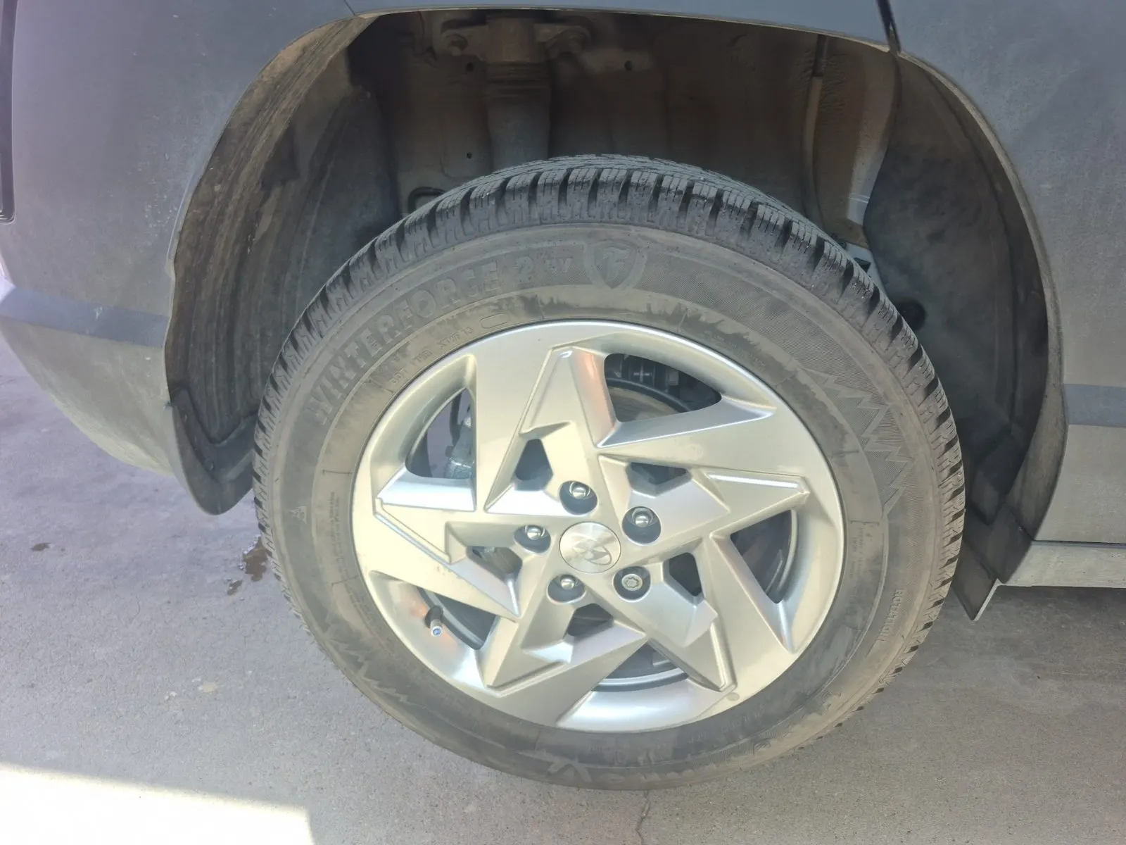 Right Rear Wheel/Tire Photo