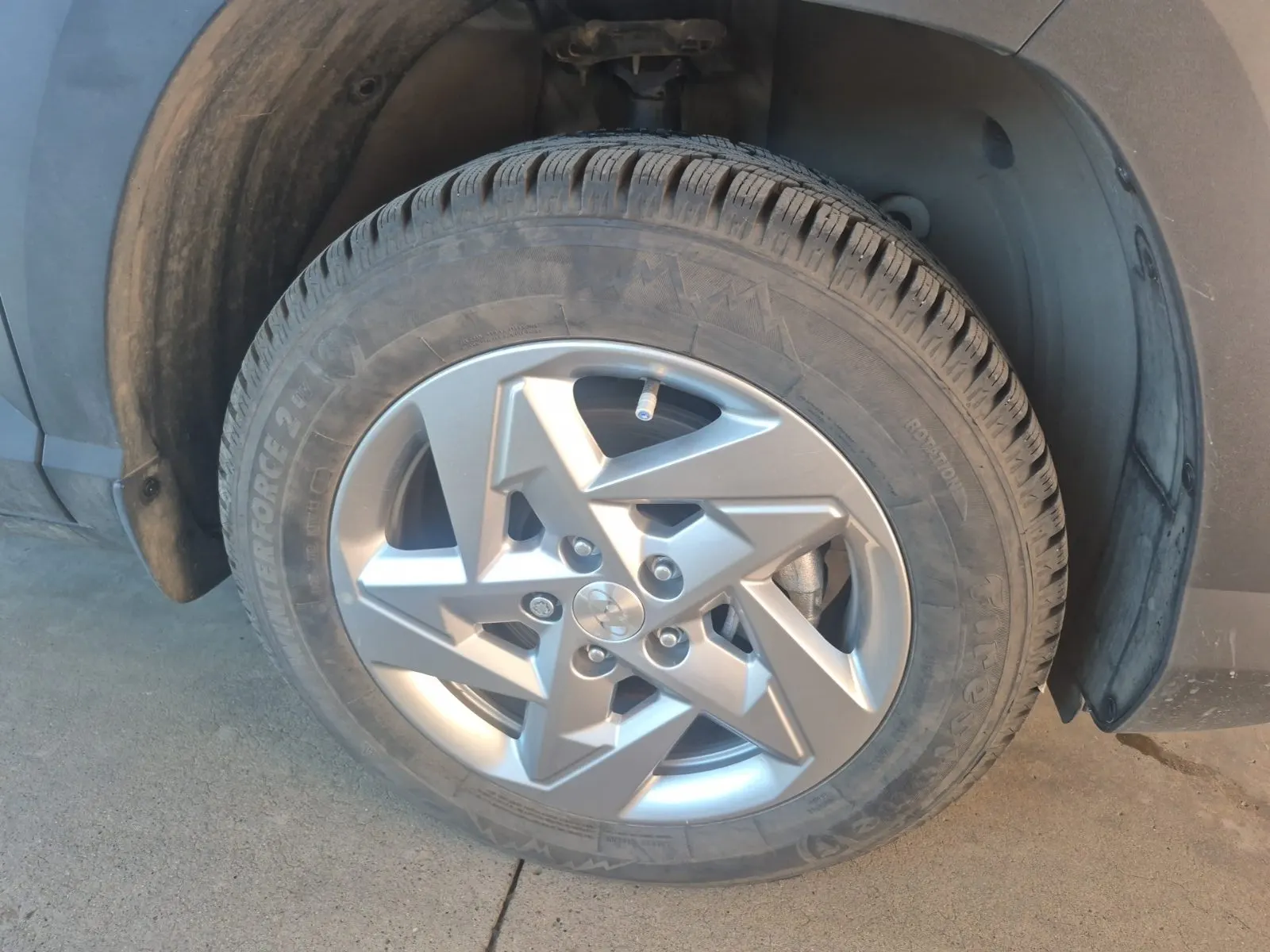 Right Front Wheel/Tire Photo