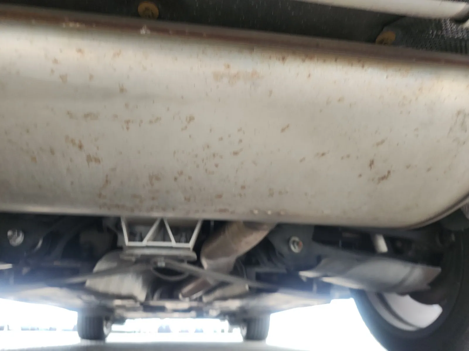 Undercarriage - Rear Photo