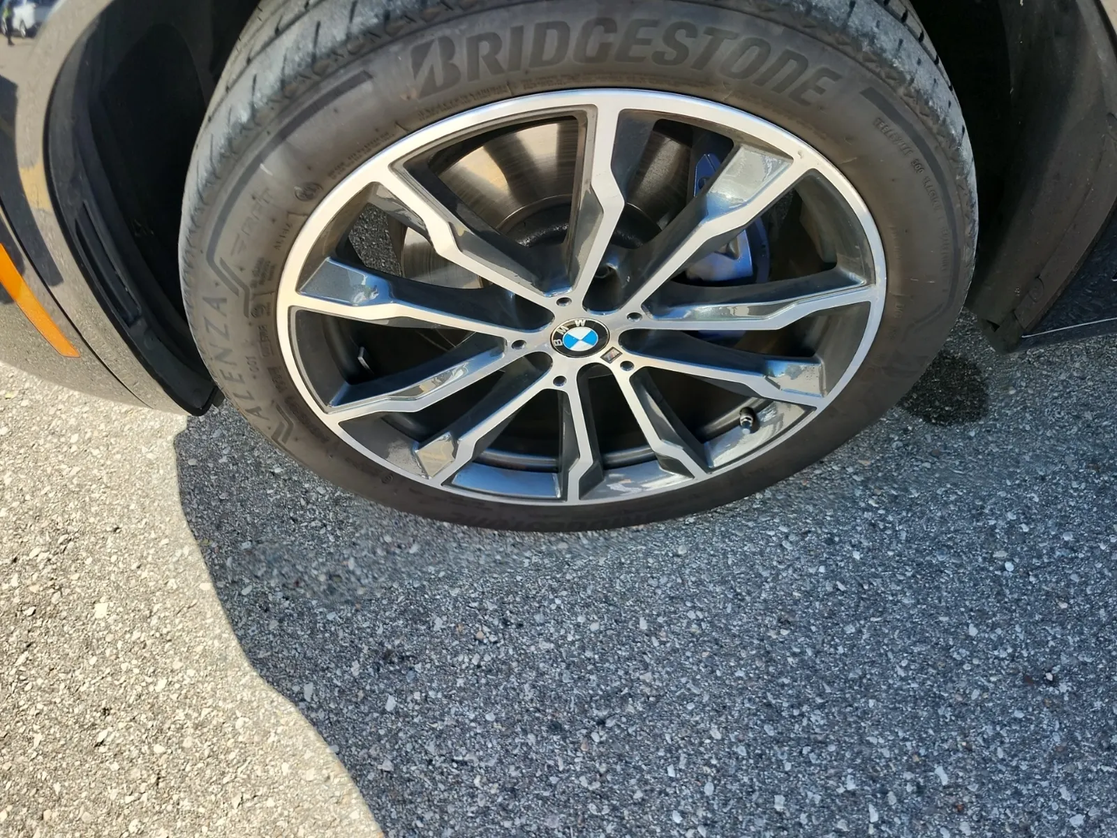 Front driver wheel/tire photo
