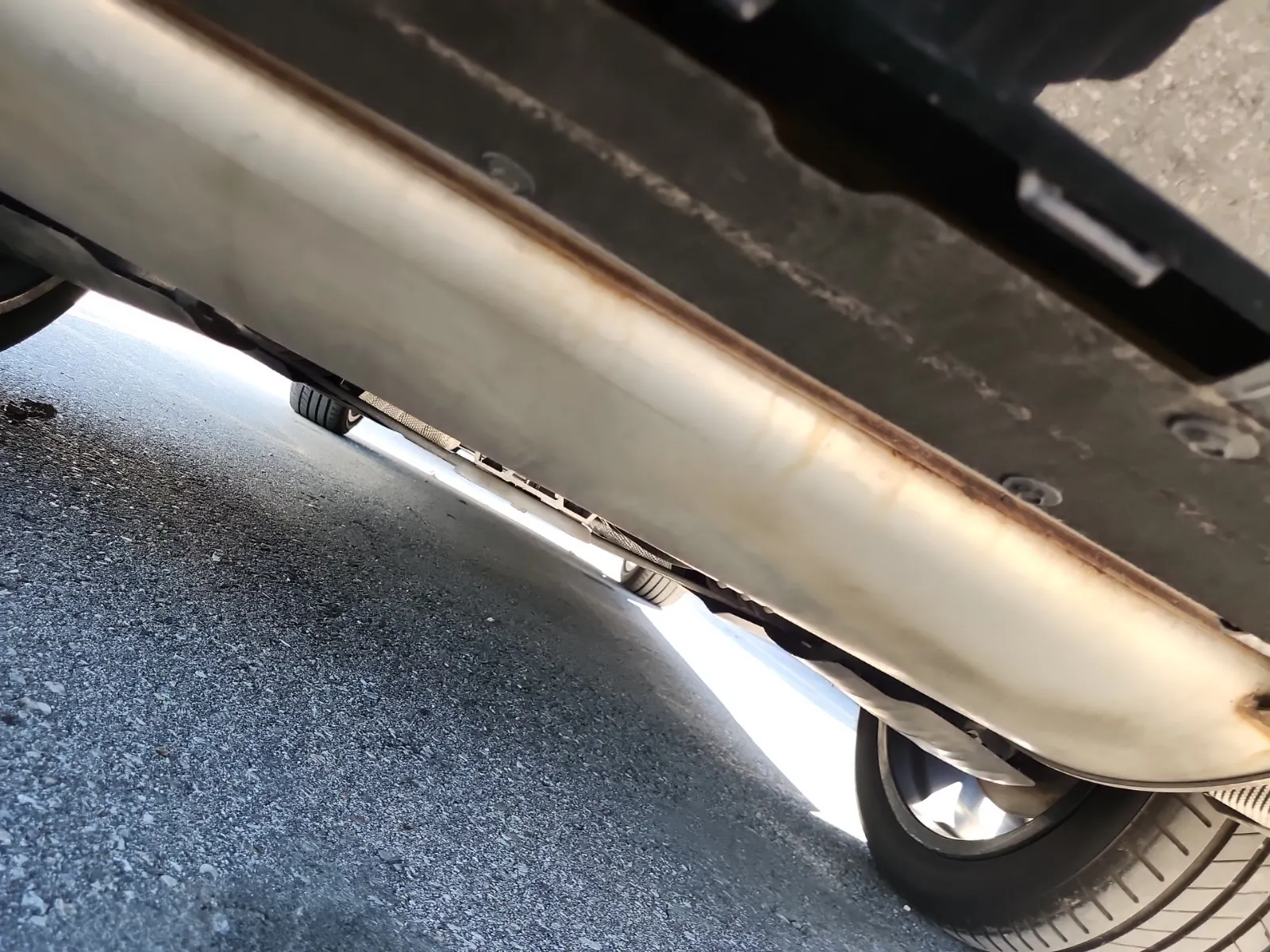 Undercarriage - Rear Photo