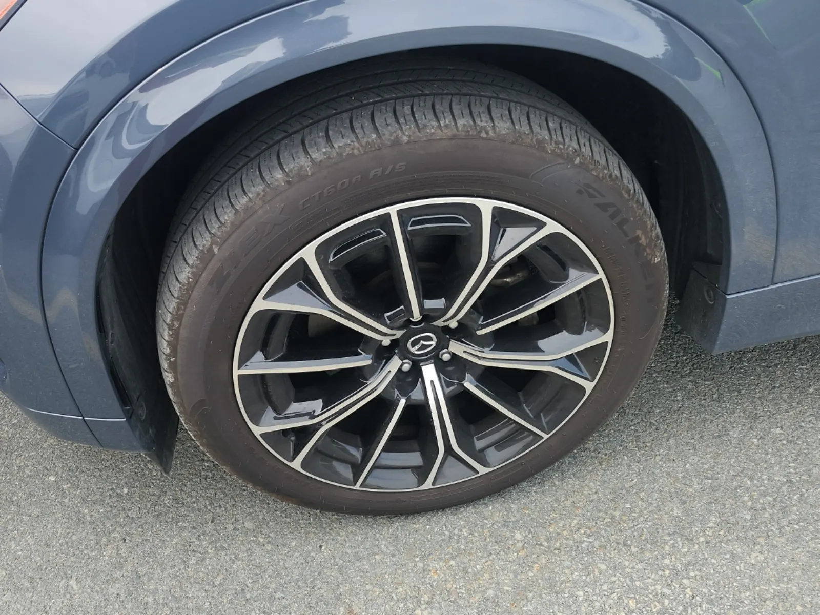Front driver wheel/tire photo
