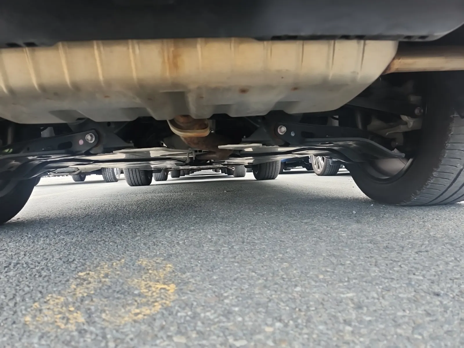 Undercarriage - Rear Photo