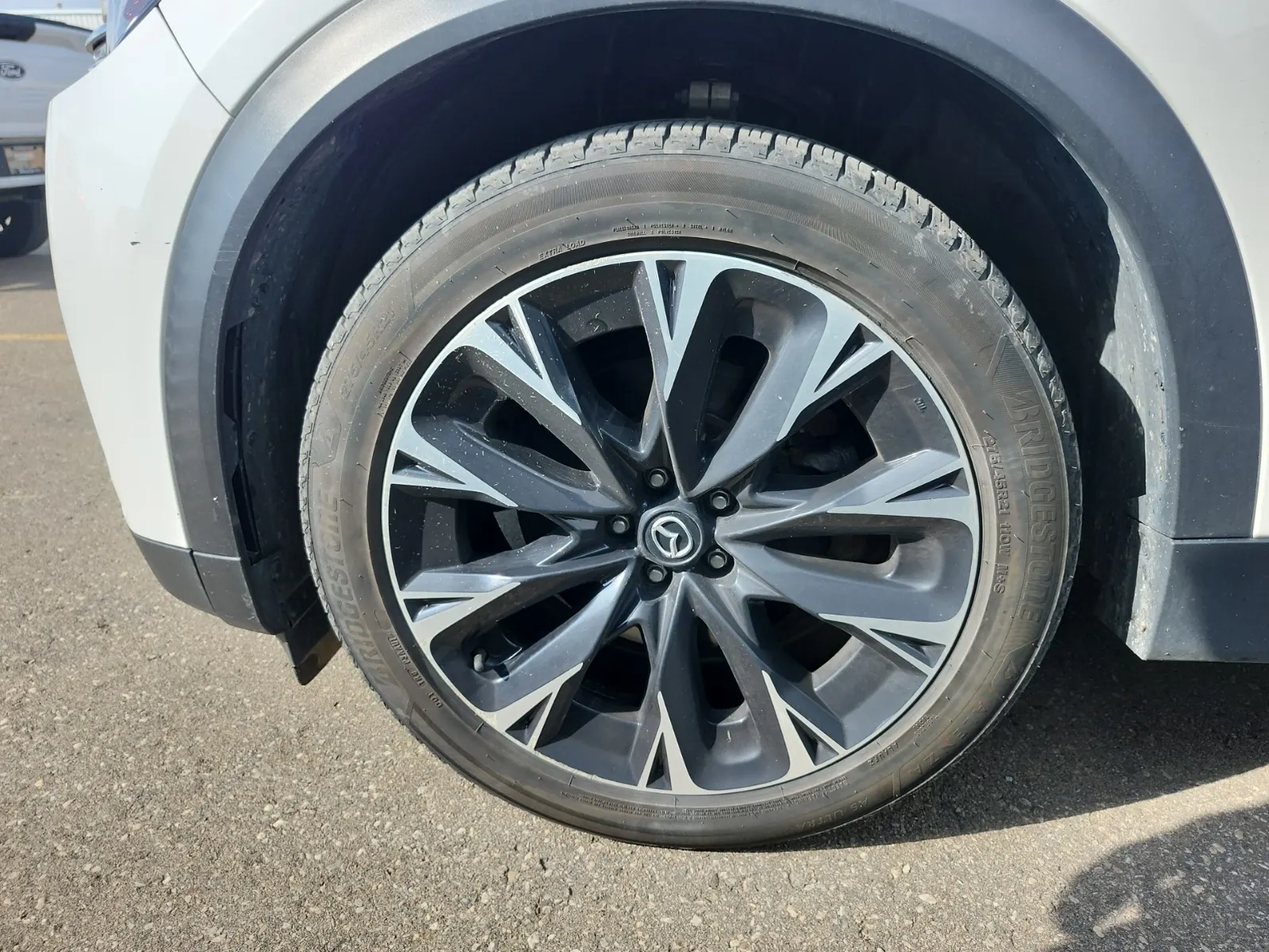 Front driver wheel/tire photo