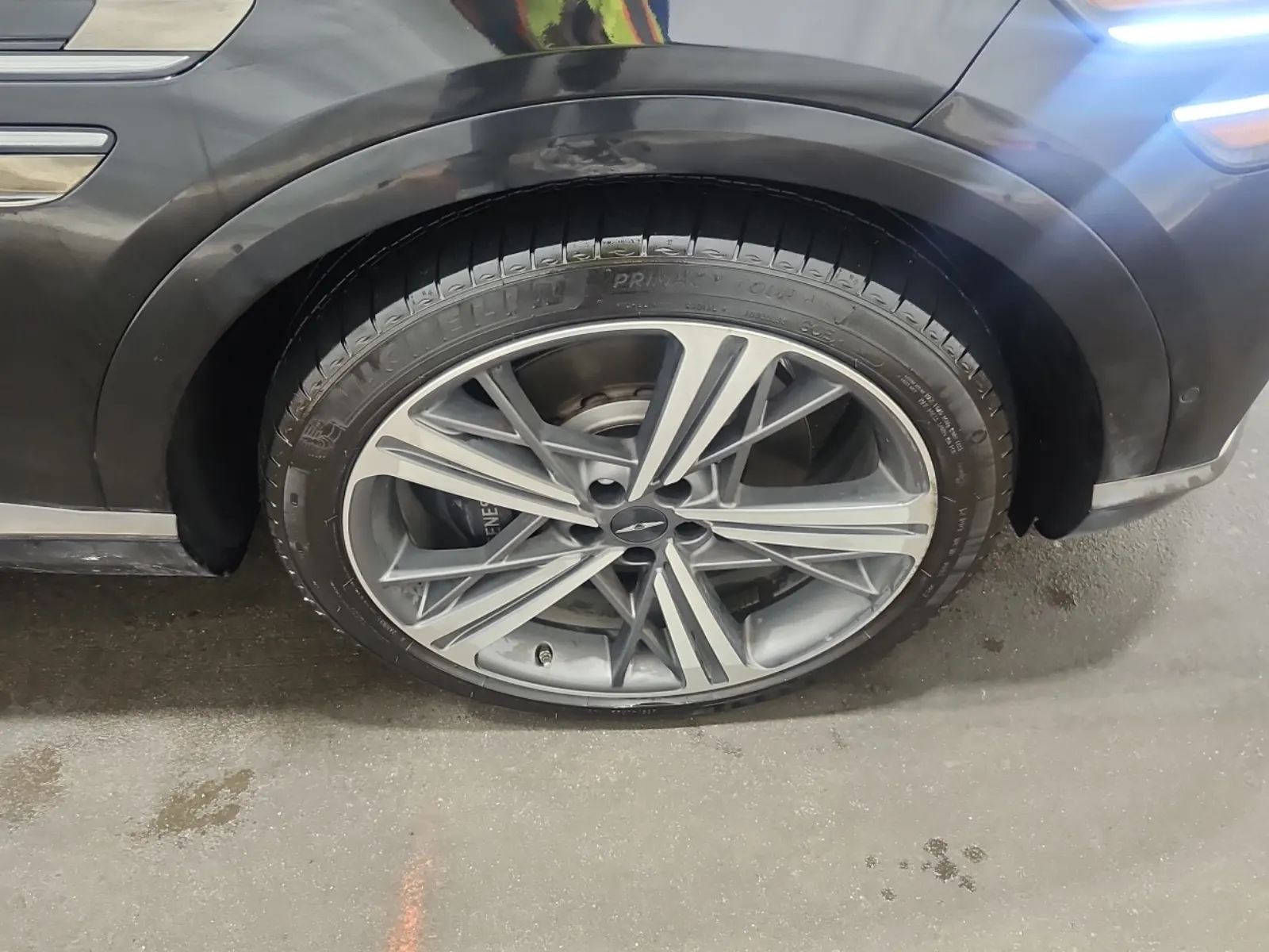Right Front Wheel/Tire Photo