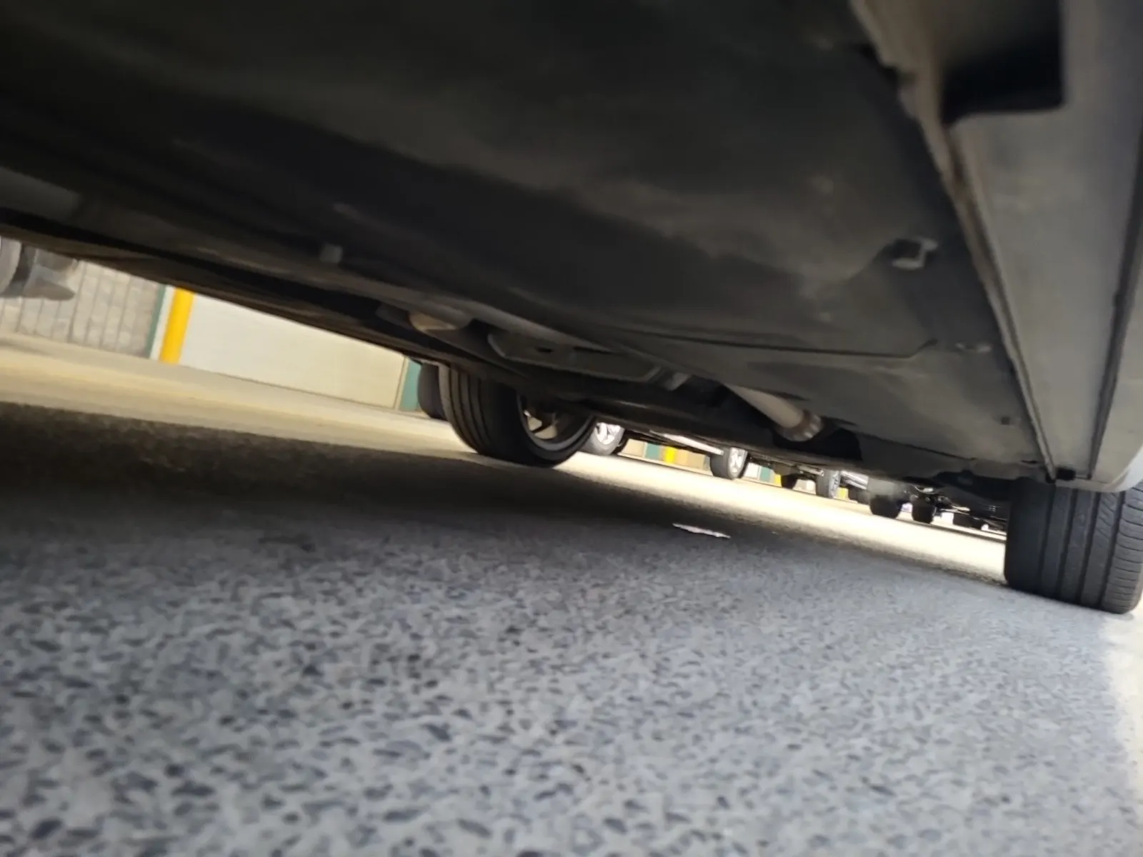 Undercarriage - Passenger Photo