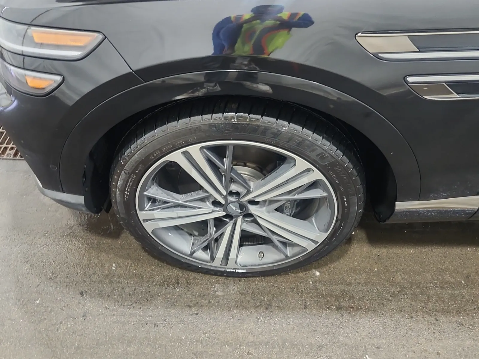 Front driver wheel/tire photo