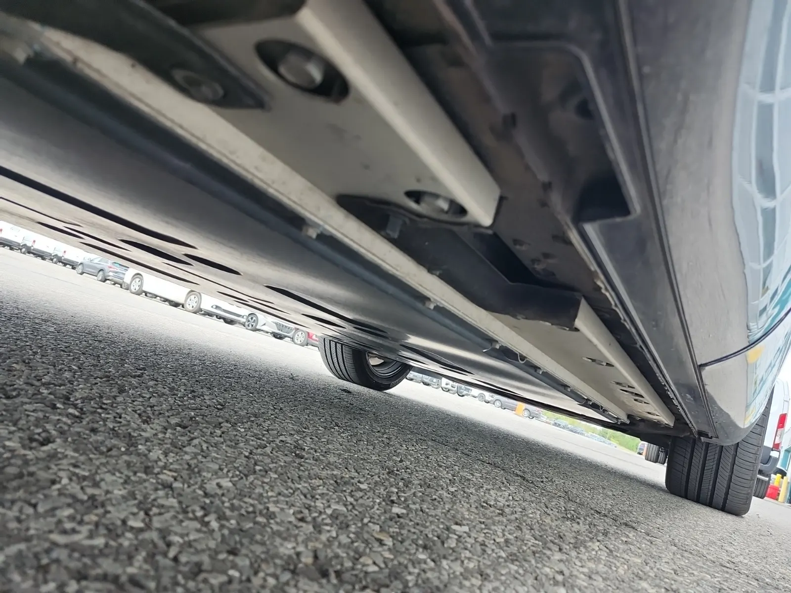 Undercarriage - Passenger Photo