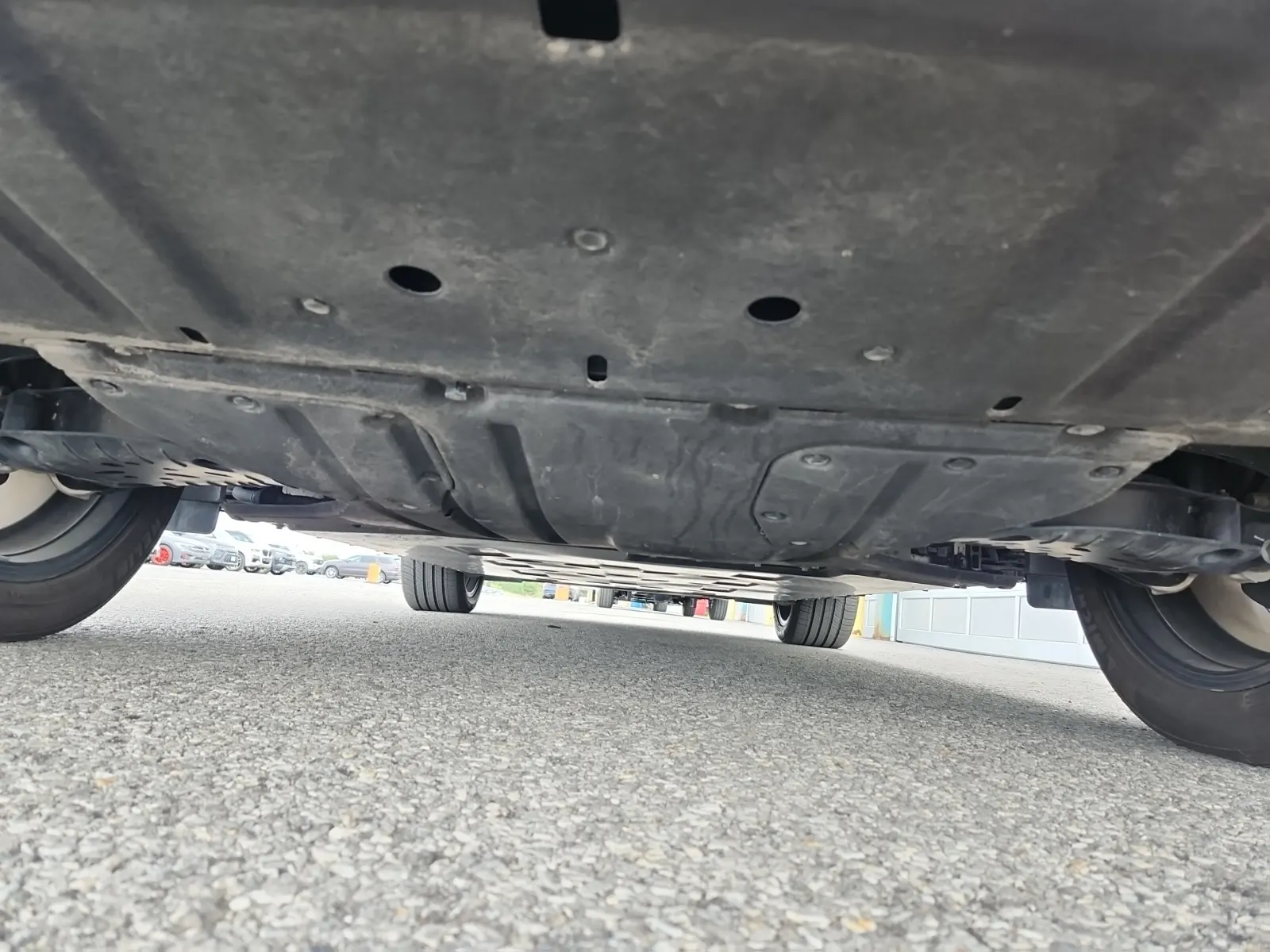 Undercarriage - Rear Photo