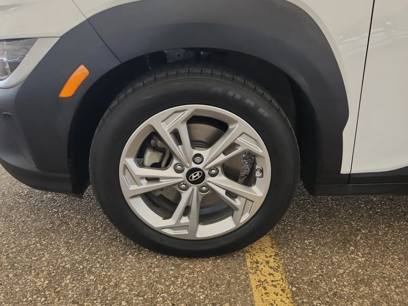 Front driver wheel/tire photo