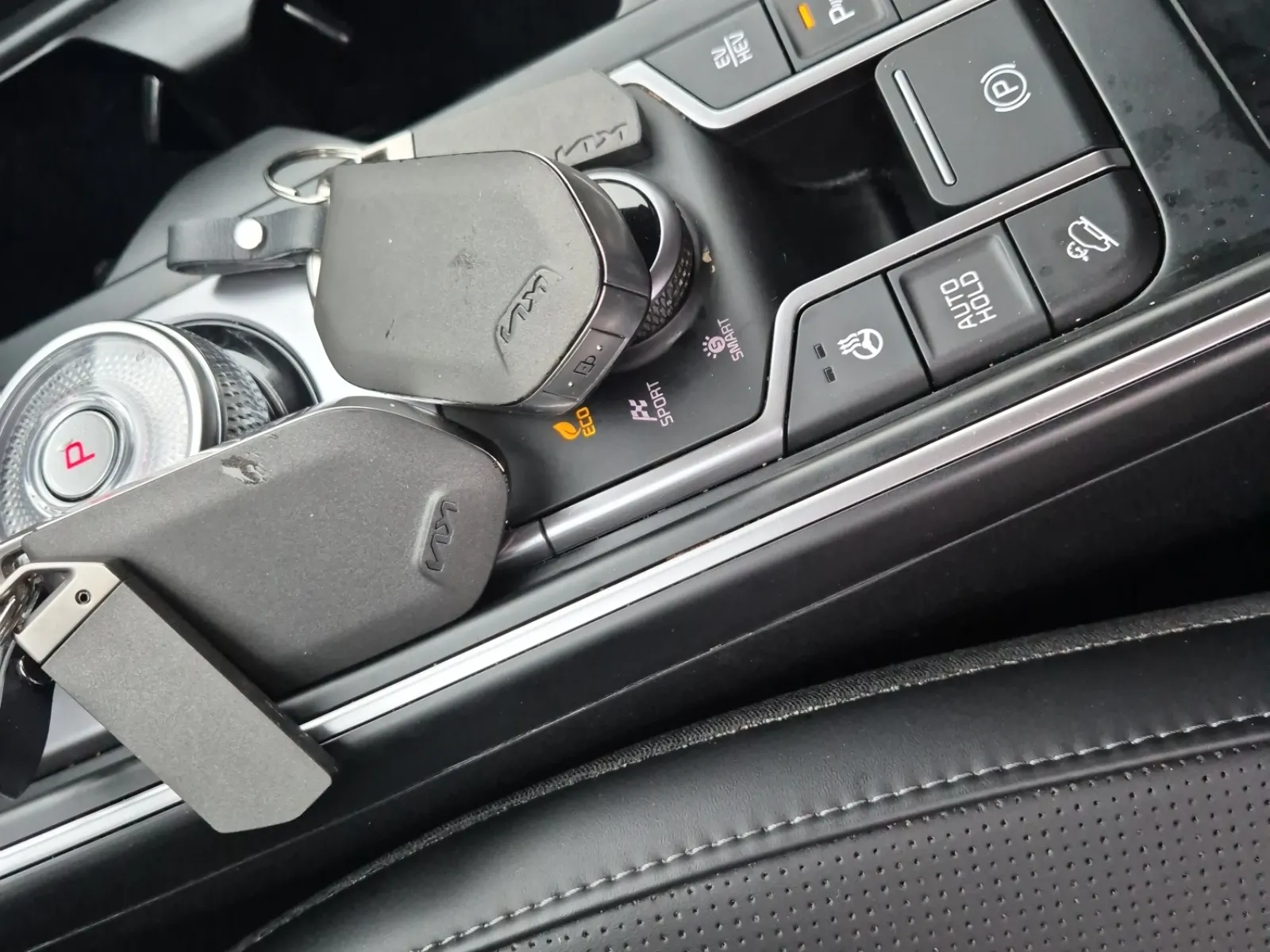 Keys/Fobs/Manual Photo