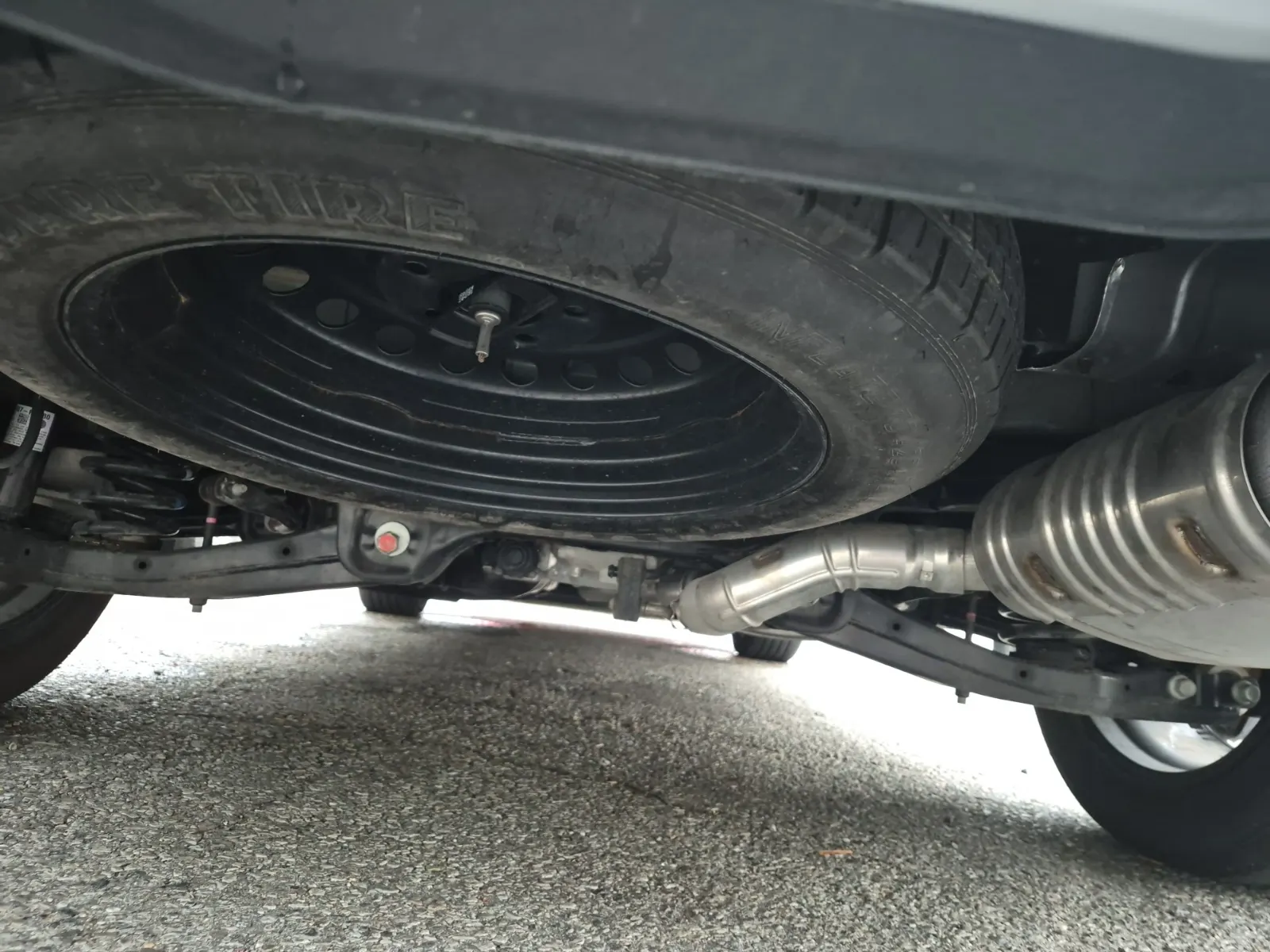 Undercarriage - Rear Photo