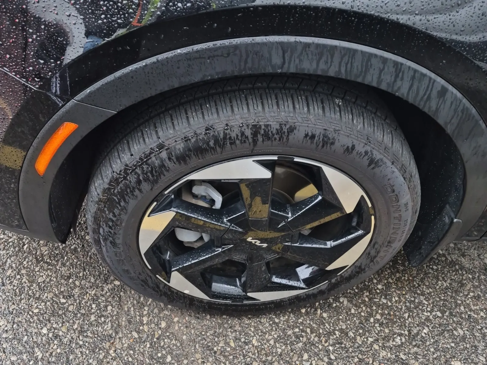 Front driver wheel/tire photo