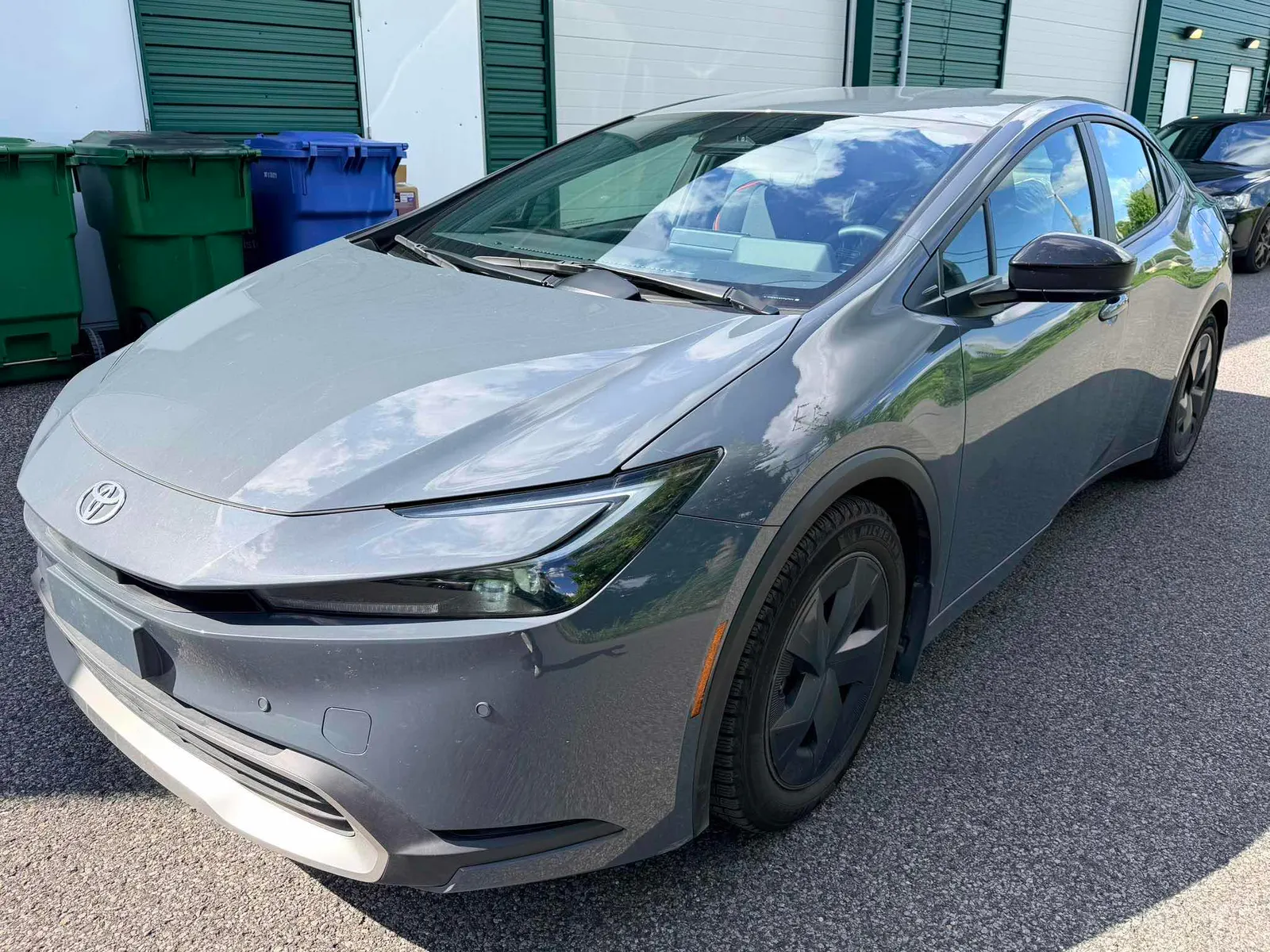 3/4 Front (Main image)