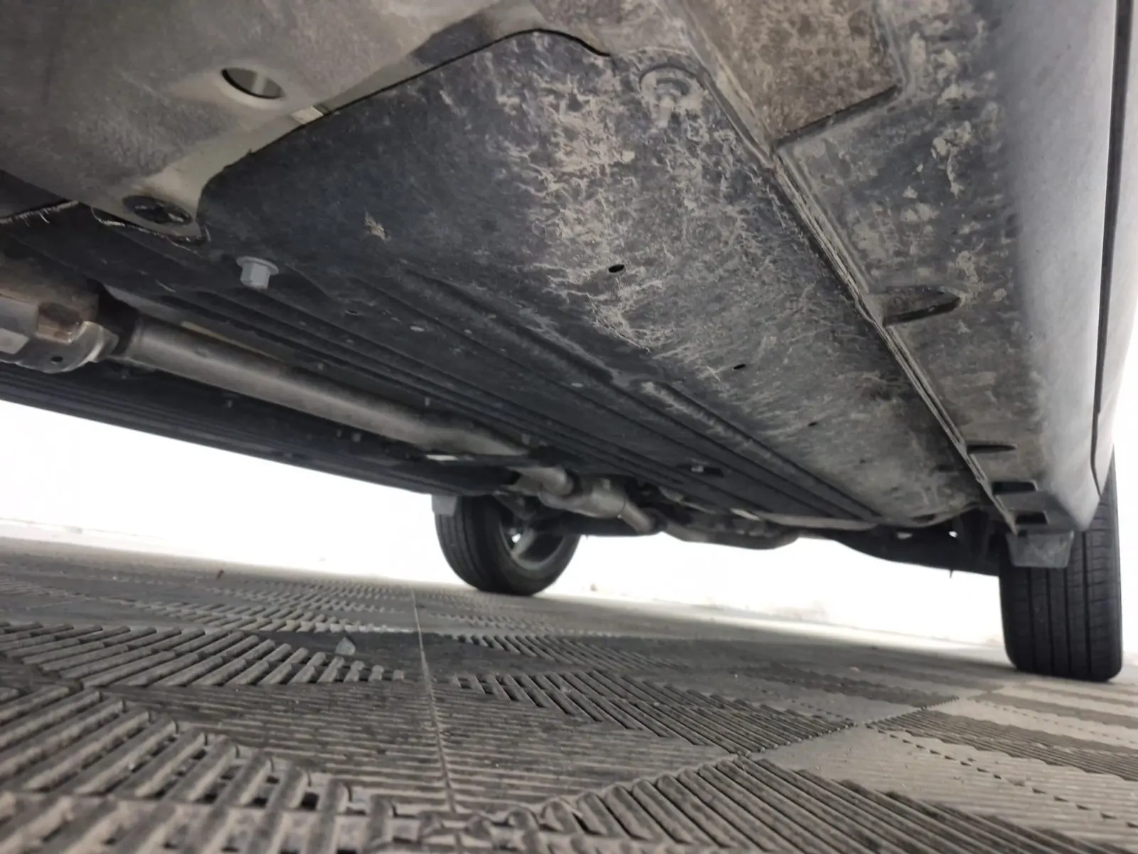 Undercarriage - Driver Photo