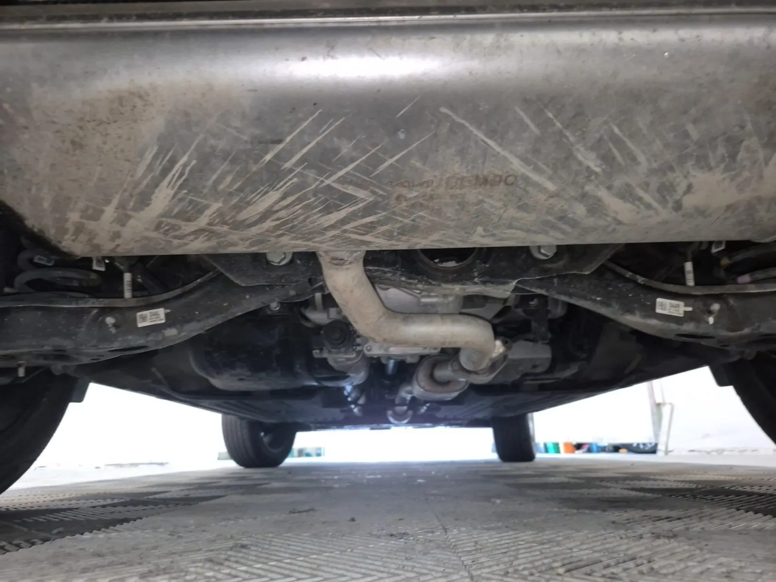 Undercarriage - Rear Photo