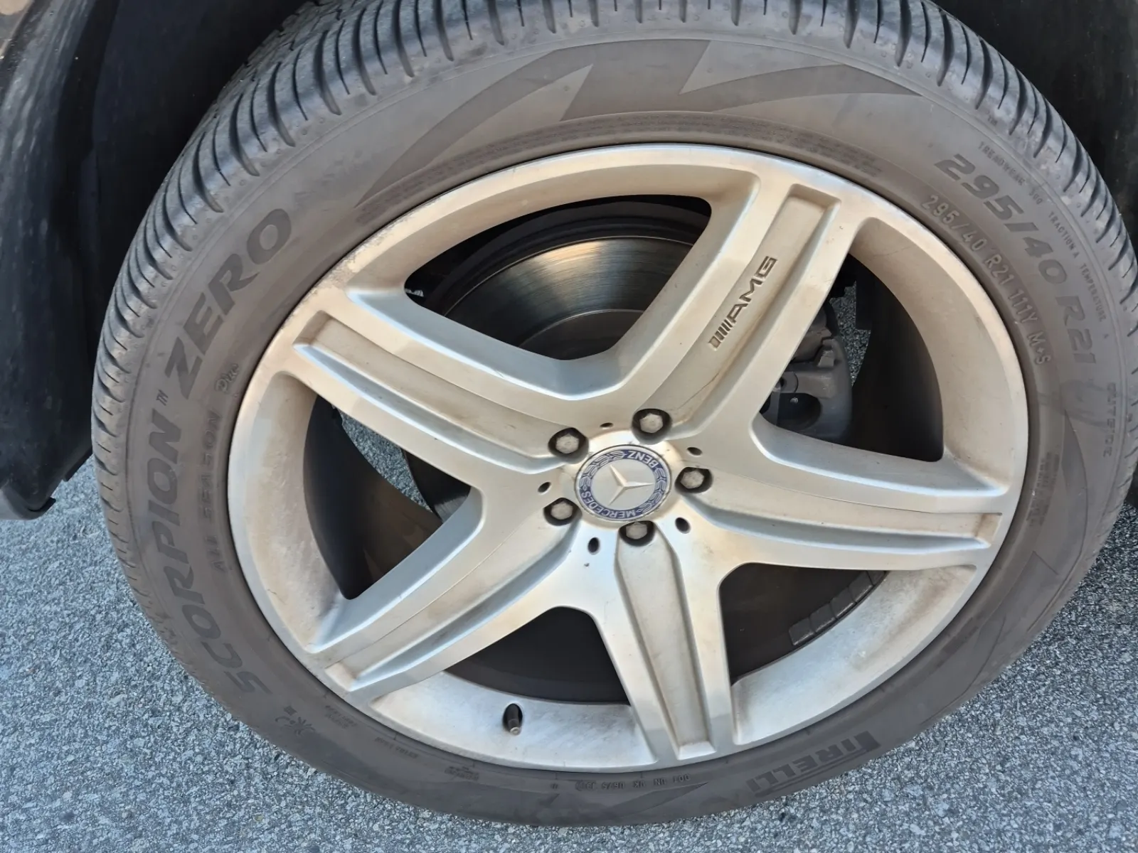 Front driver wheel/tire photo