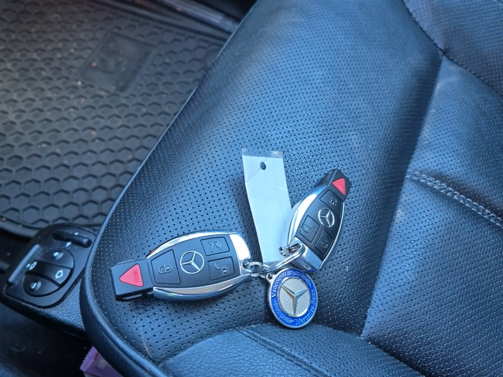 Keys/Fobs/Manual Photo