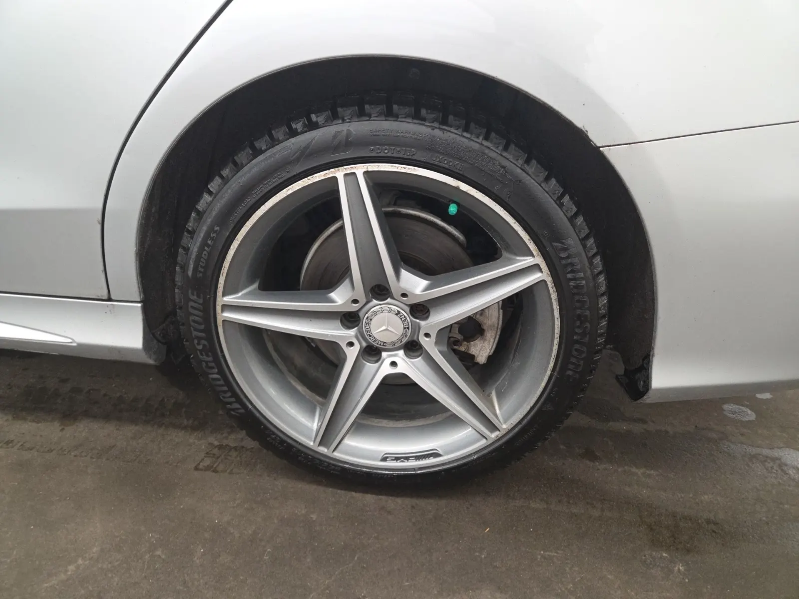 Left Rear Wheel/Tire Photo