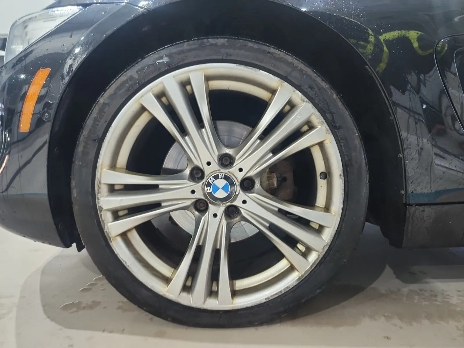 Front driver wheel/tire photo