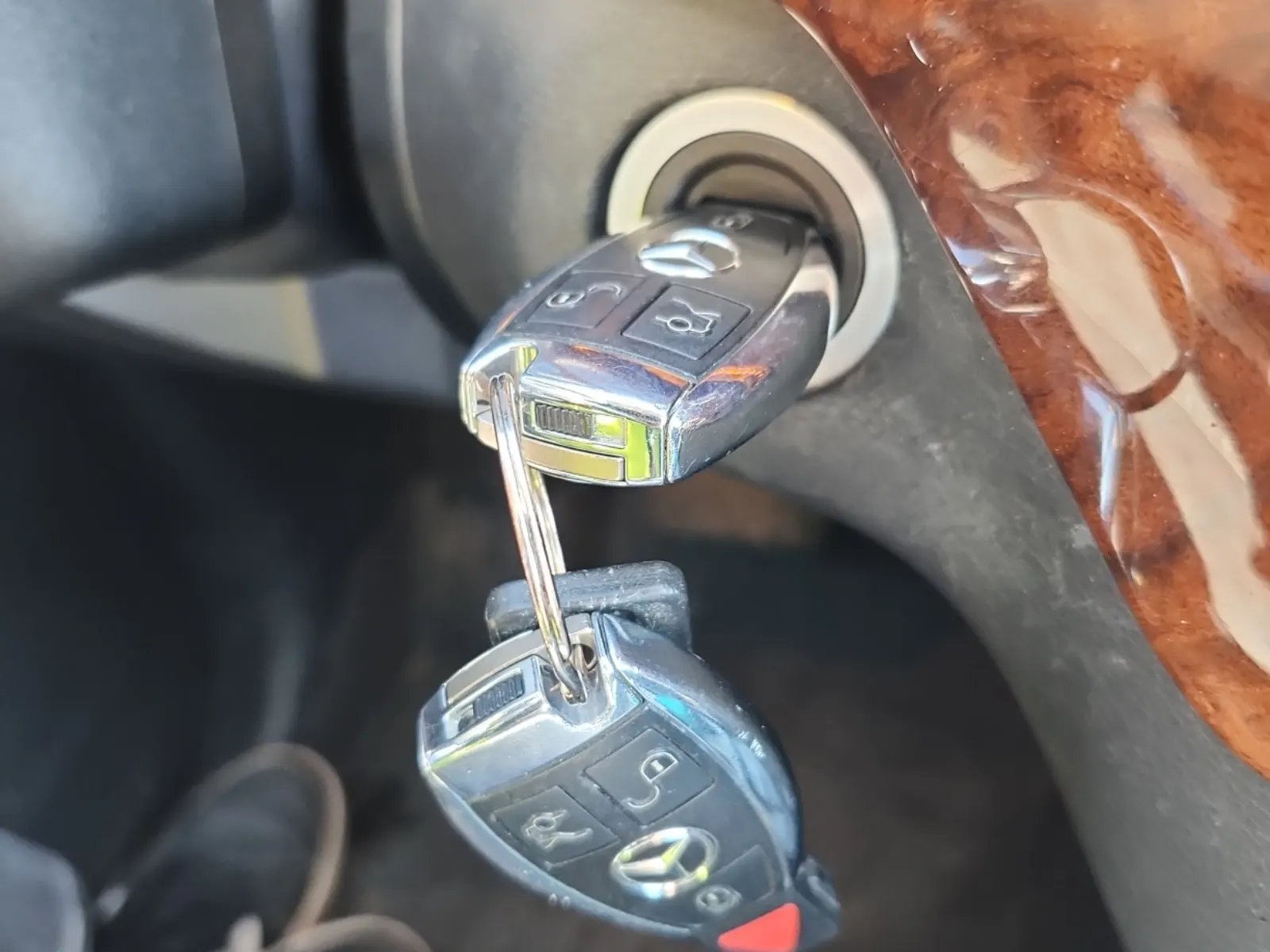 Keys/Fobs/Manual Photo
