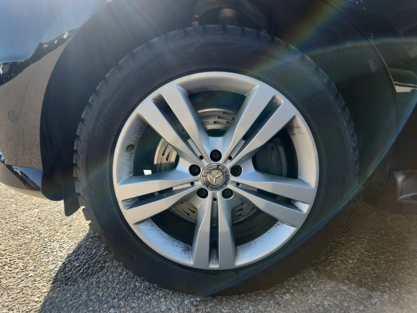 Front driver wheel/tire photo