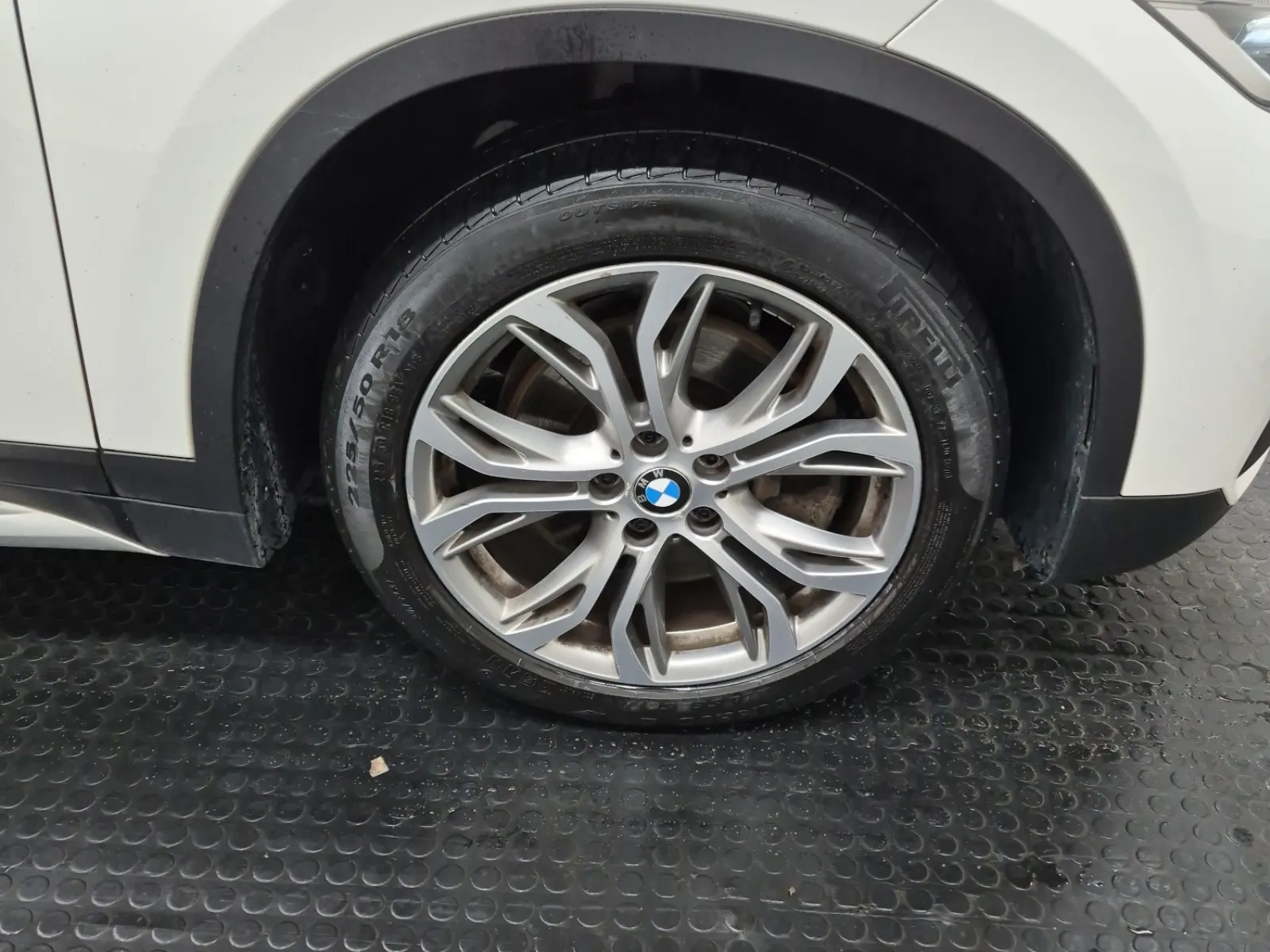 Right Front Wheel/Tire Photo
