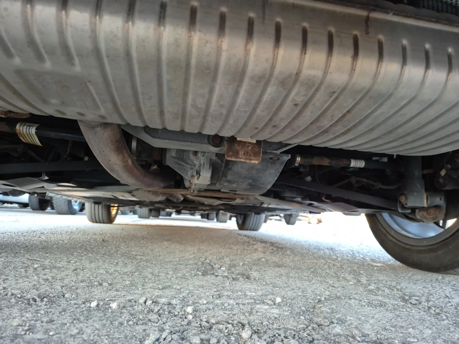 Undercarriage - Rear Photo
