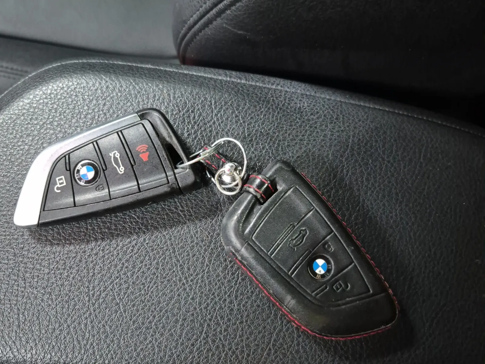 Keys/Fobs/Manual Photo