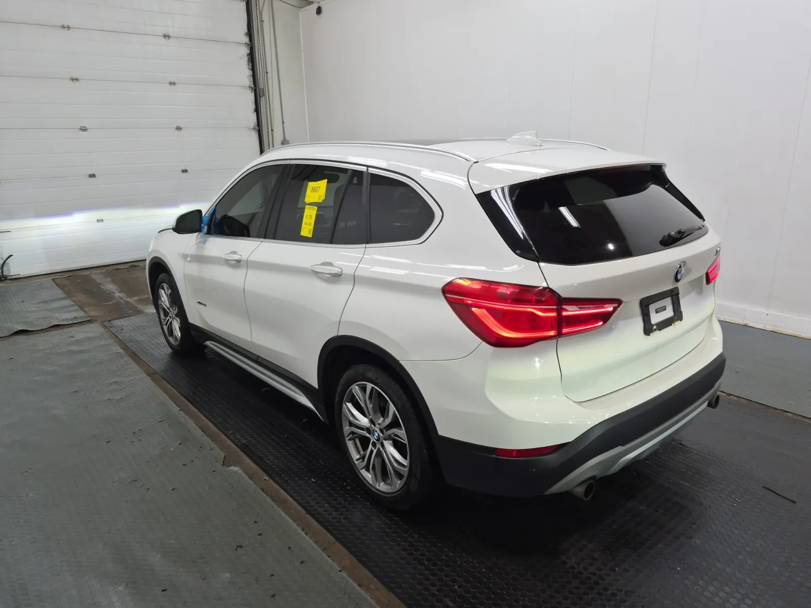 Driver Rear 3/4 Photo