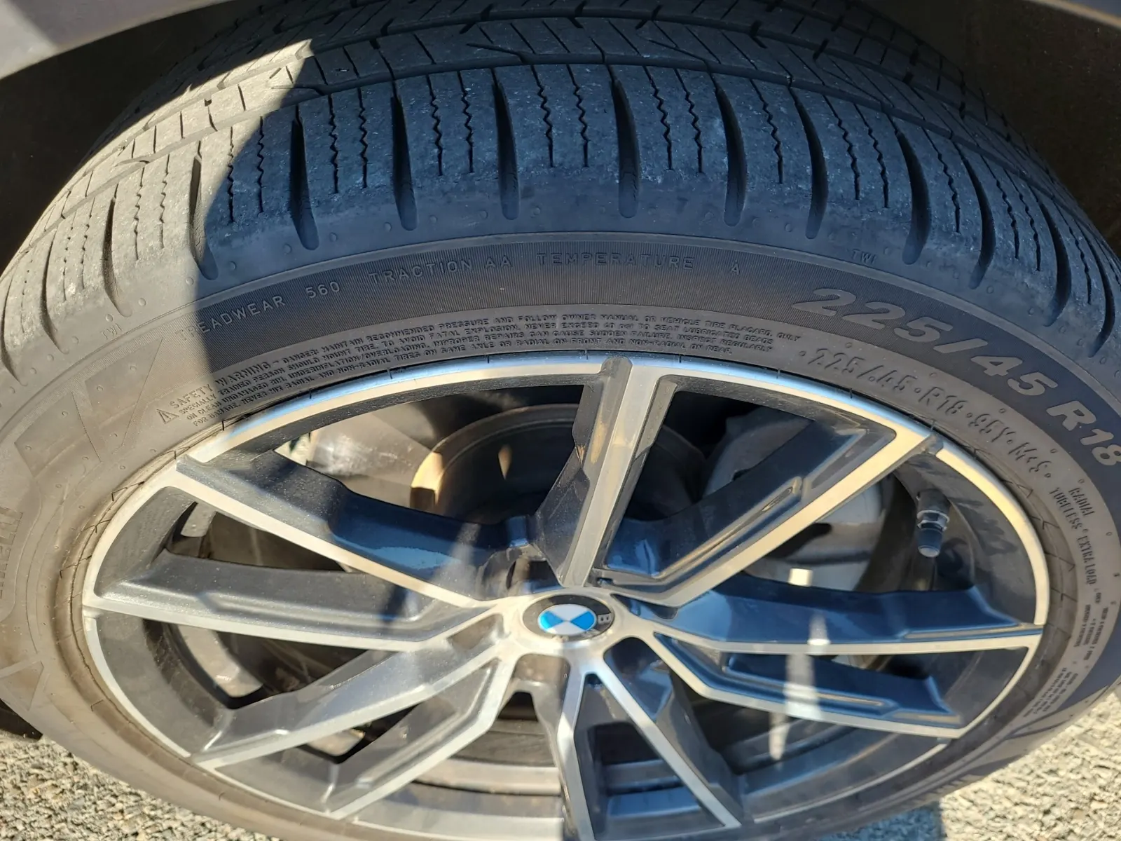 Front driver wheel/tire photo