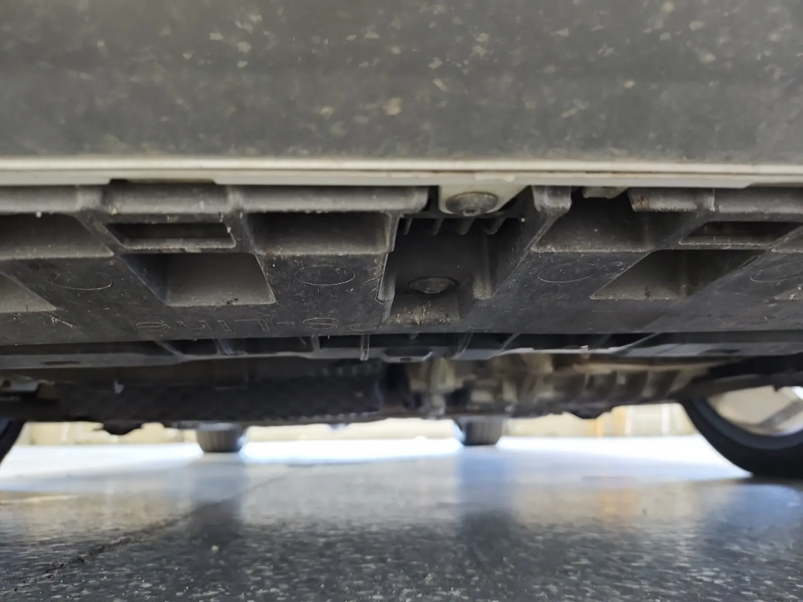Undercarriage - Front Photo