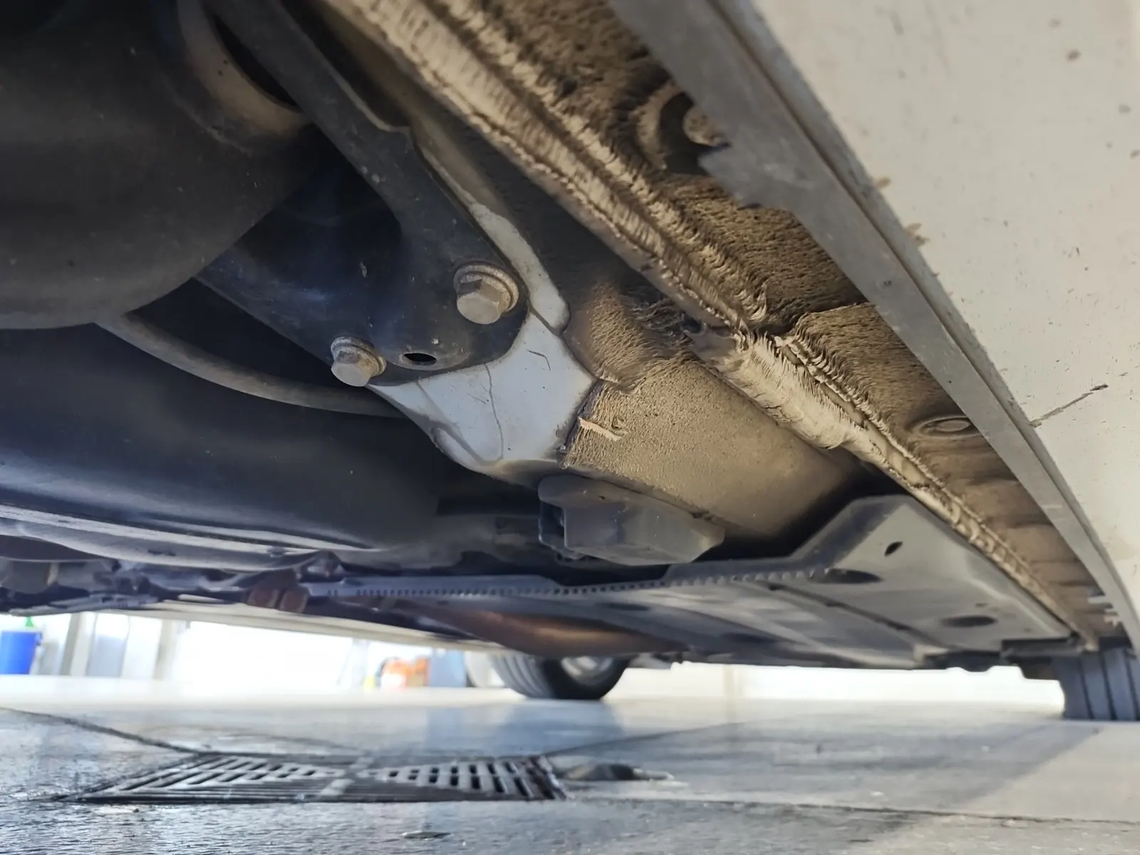 Undercarriage - Passenger Photo