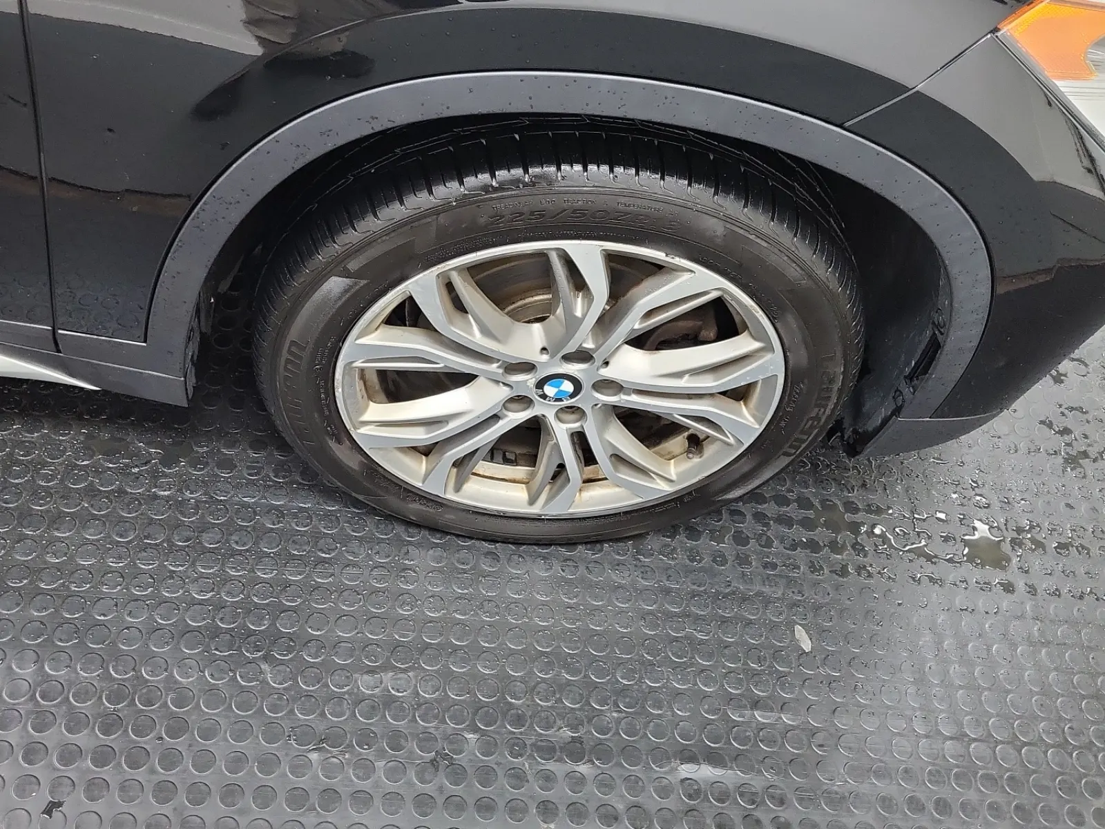 Right Front Wheel/Tire Photo