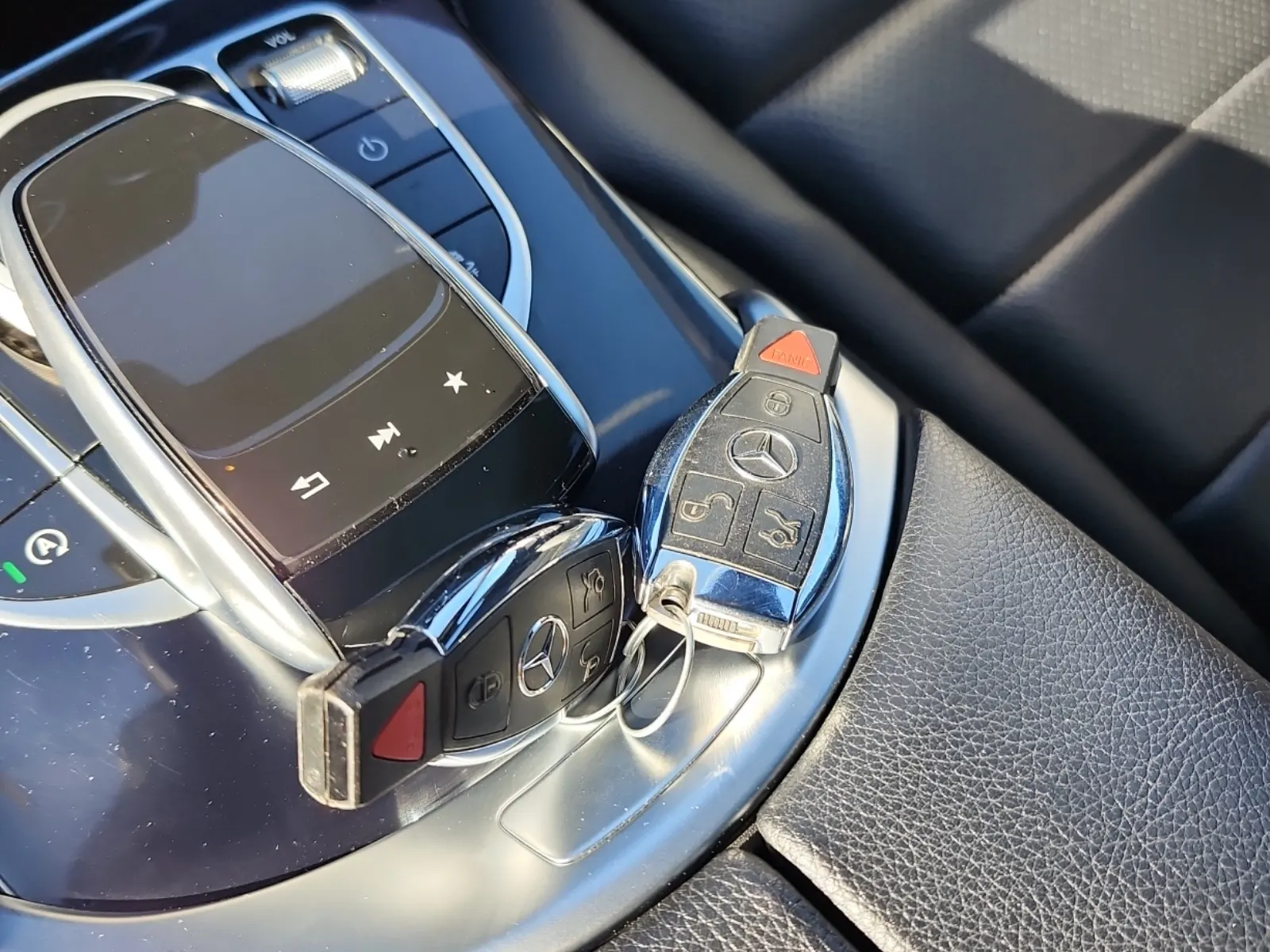 Keys/Fobs/Manual Photo