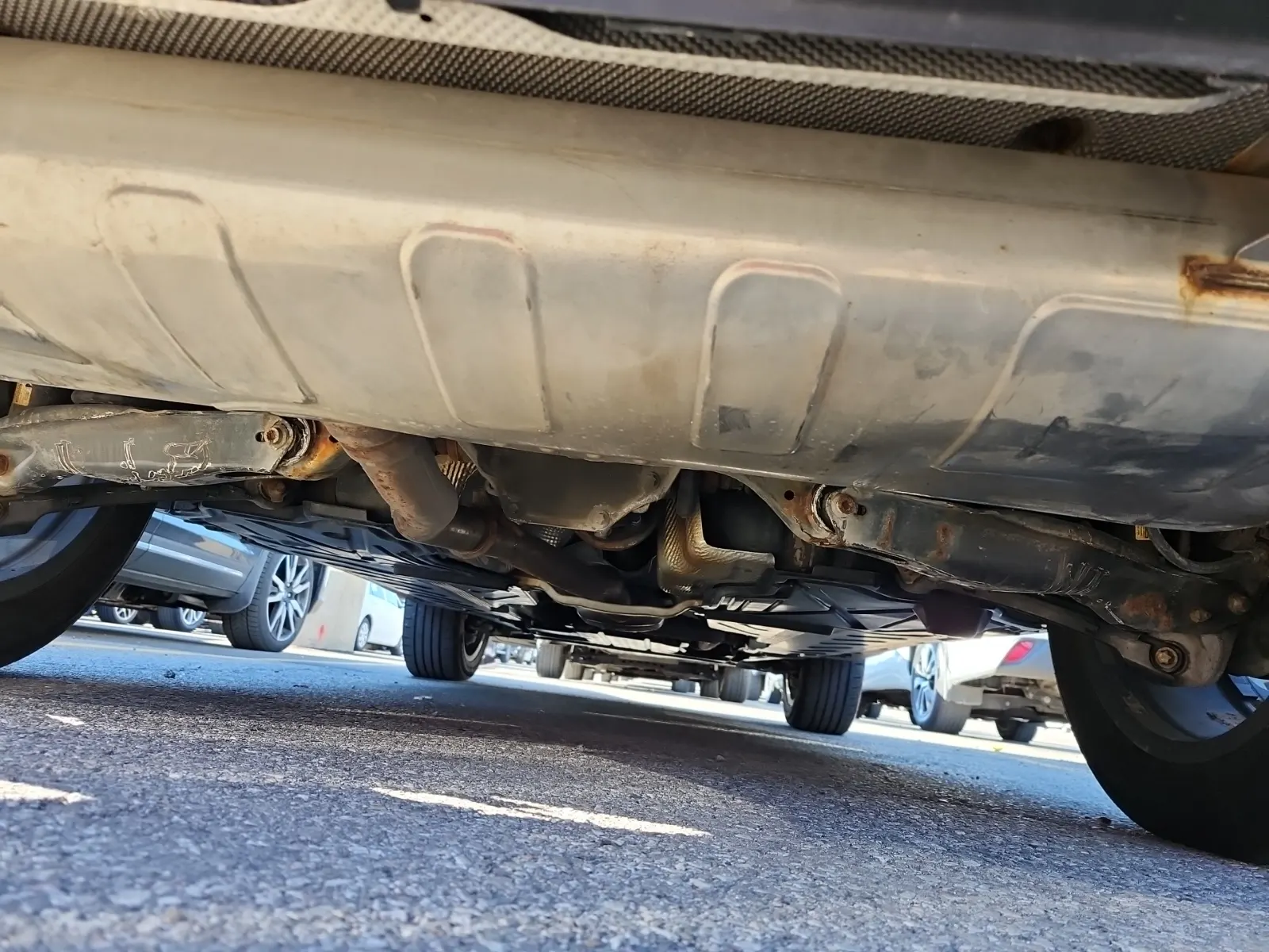 Undercarriage - Rear Photo