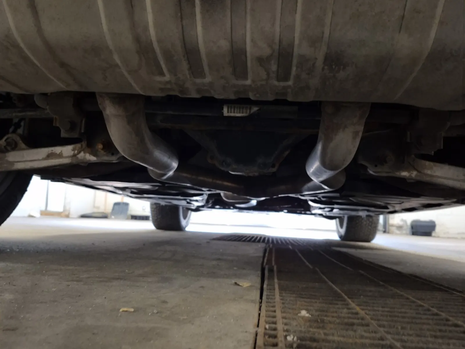 Undercarriage - Rear Photo