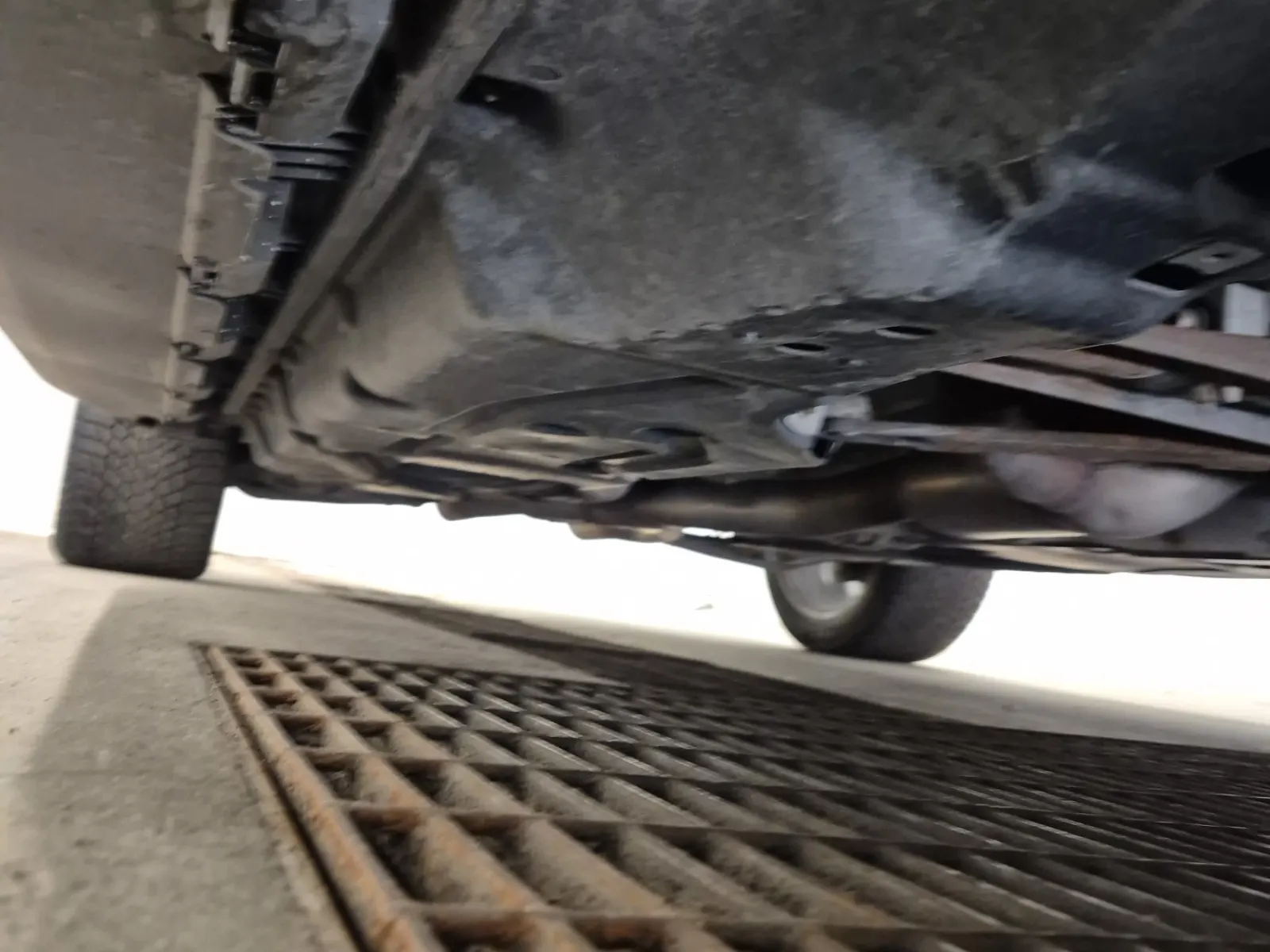 Undercarriage - Passenger Photo