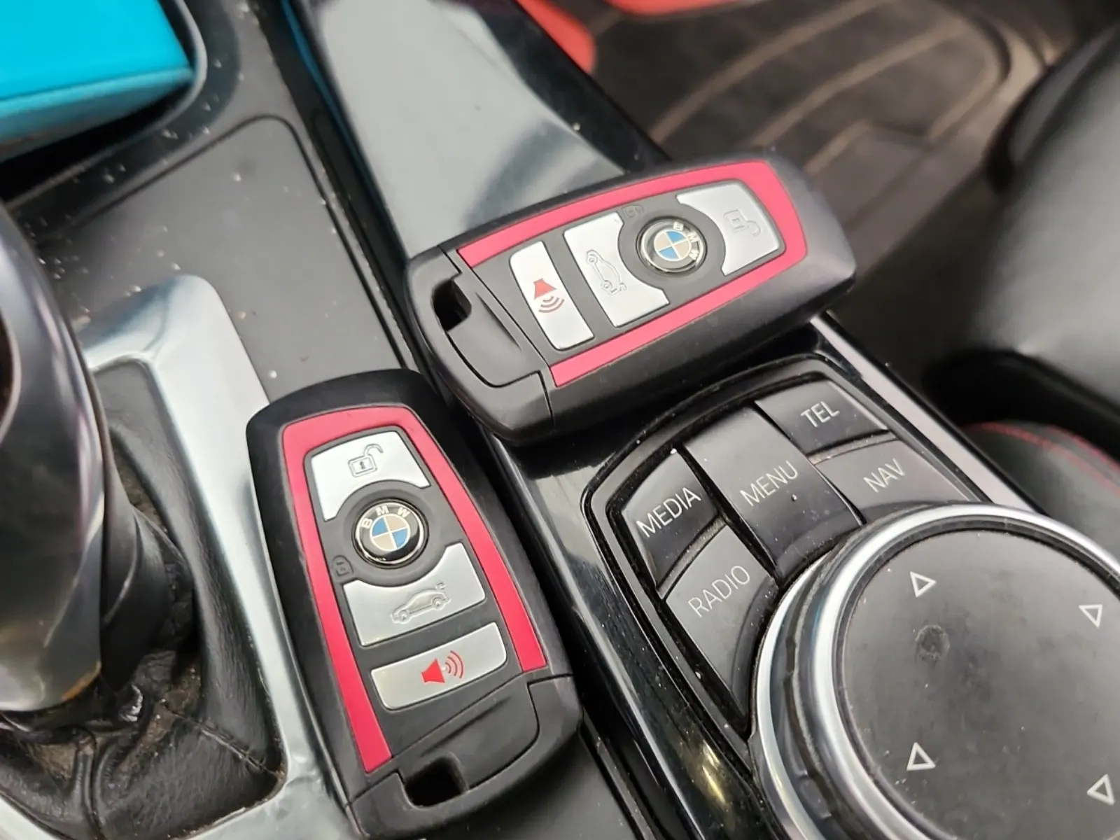 Keys/Fobs/Manual Photo